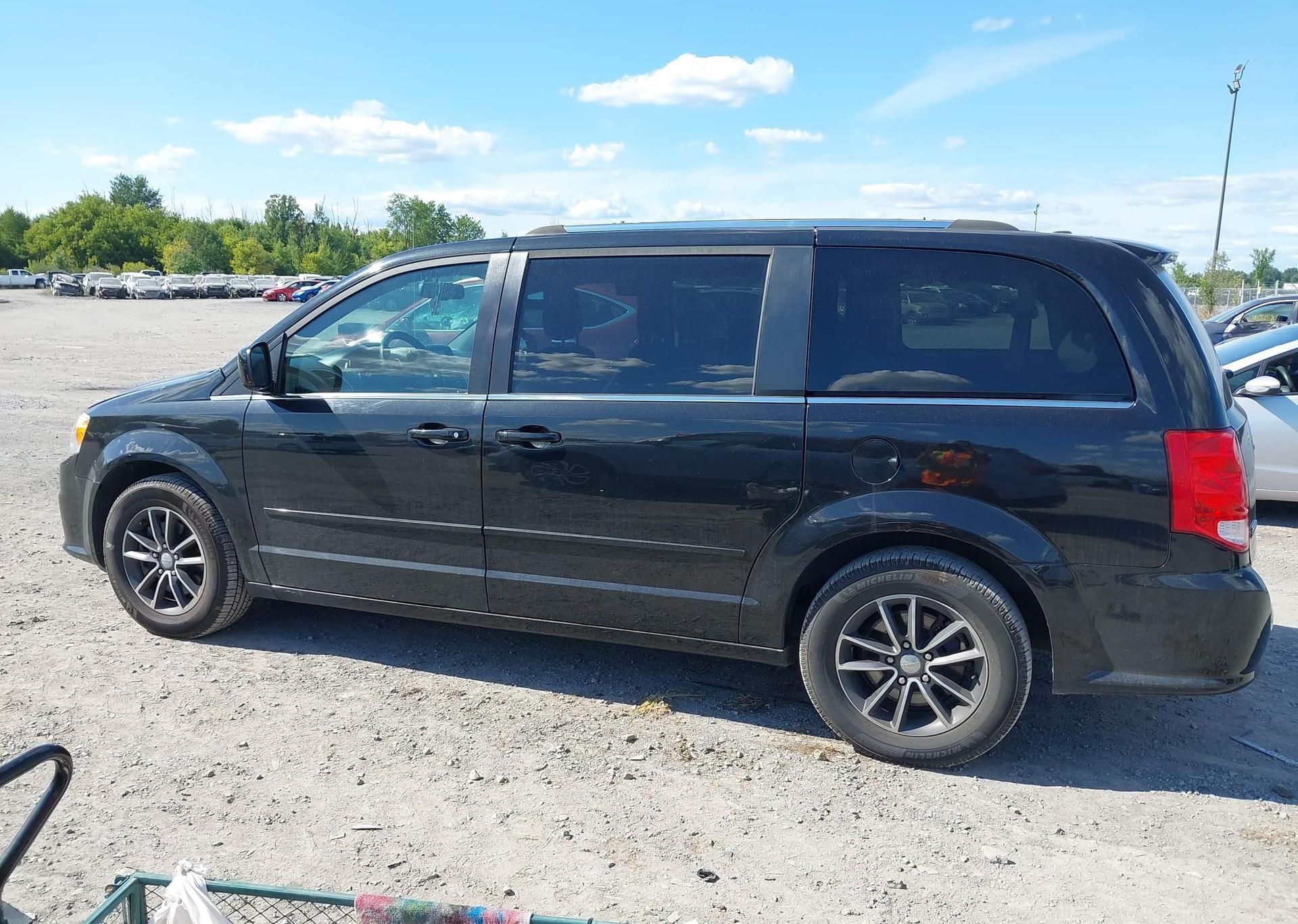 2016 DODGE GRAND CARAVAN SE