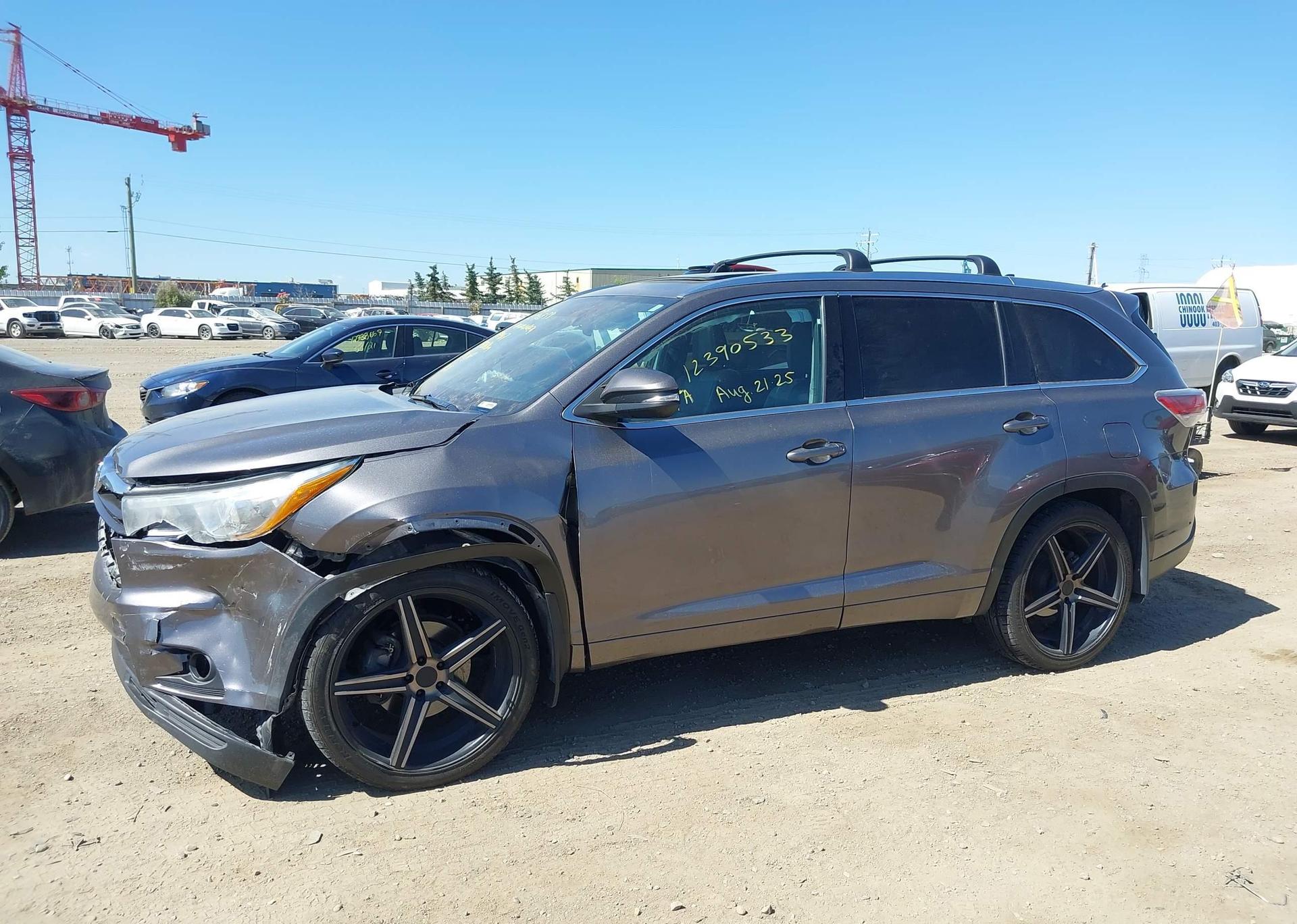 2015 TOYOTA HIGHLANDER LIMITED