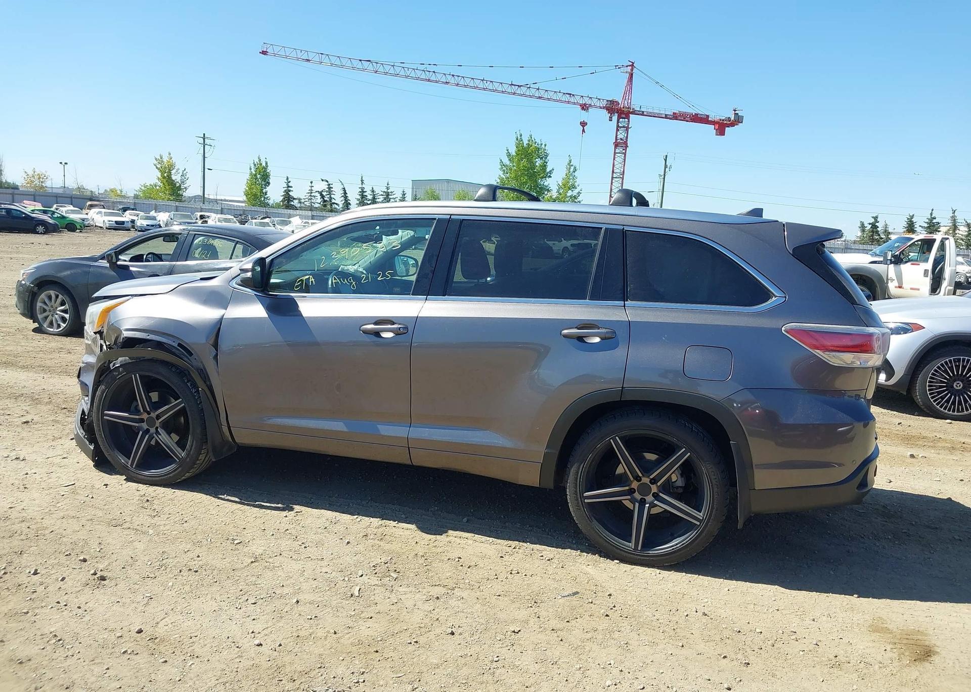 2015 TOYOTA HIGHLANDER LIMITED