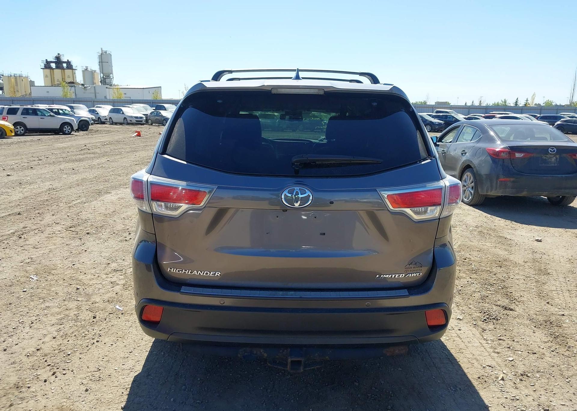2015 TOYOTA HIGHLANDER LIMITED