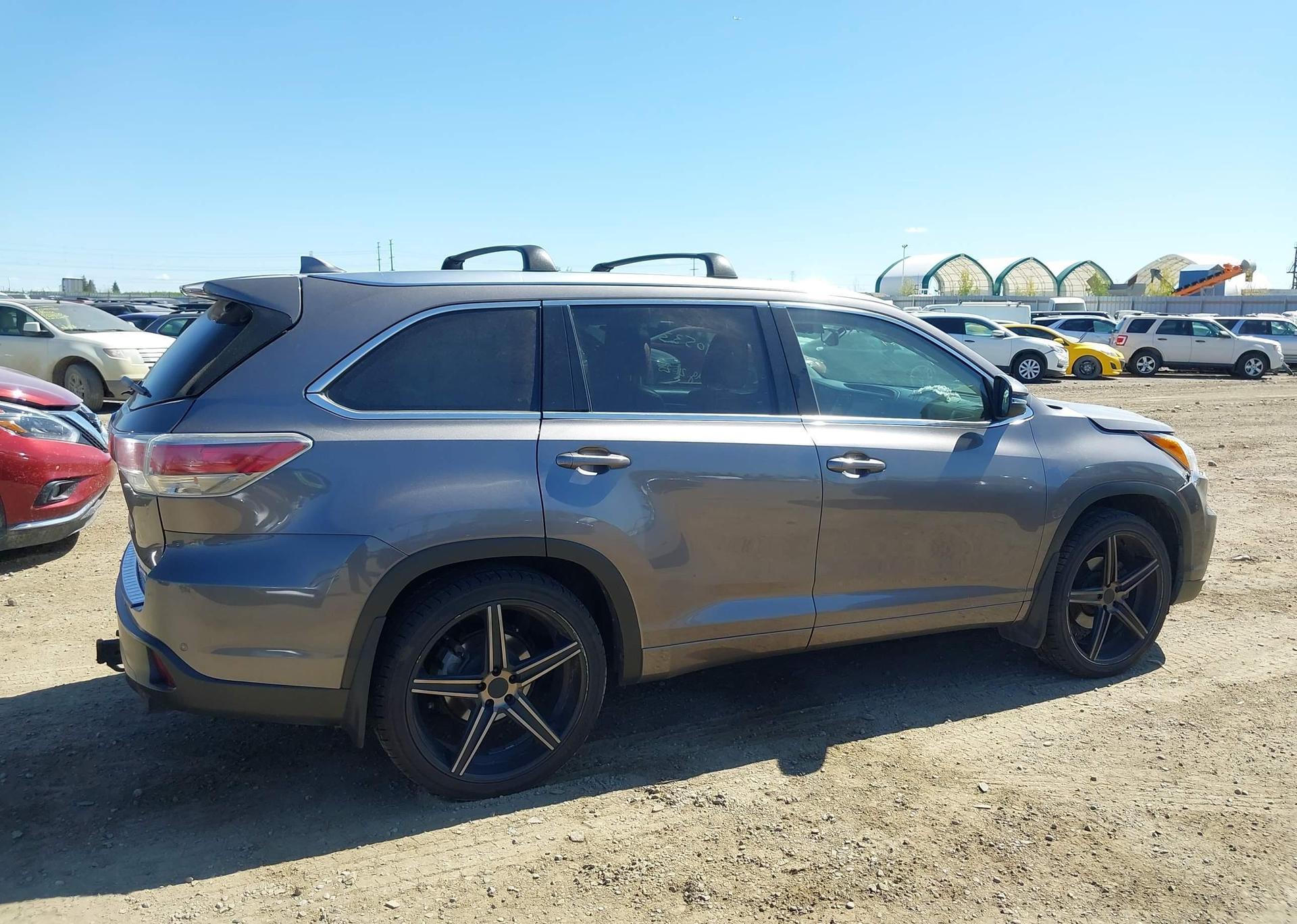 2015 TOYOTA HIGHLANDER LIMITED