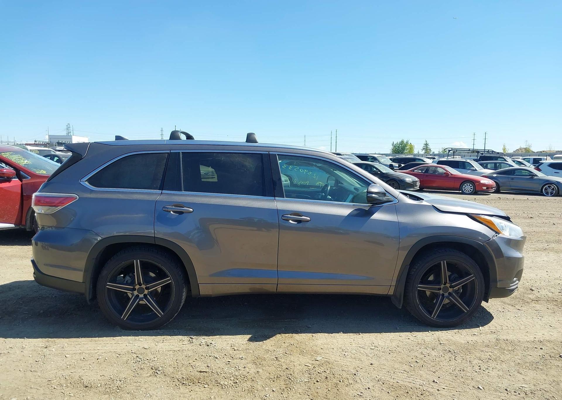 2015 TOYOTA HIGHLANDER LIMITED