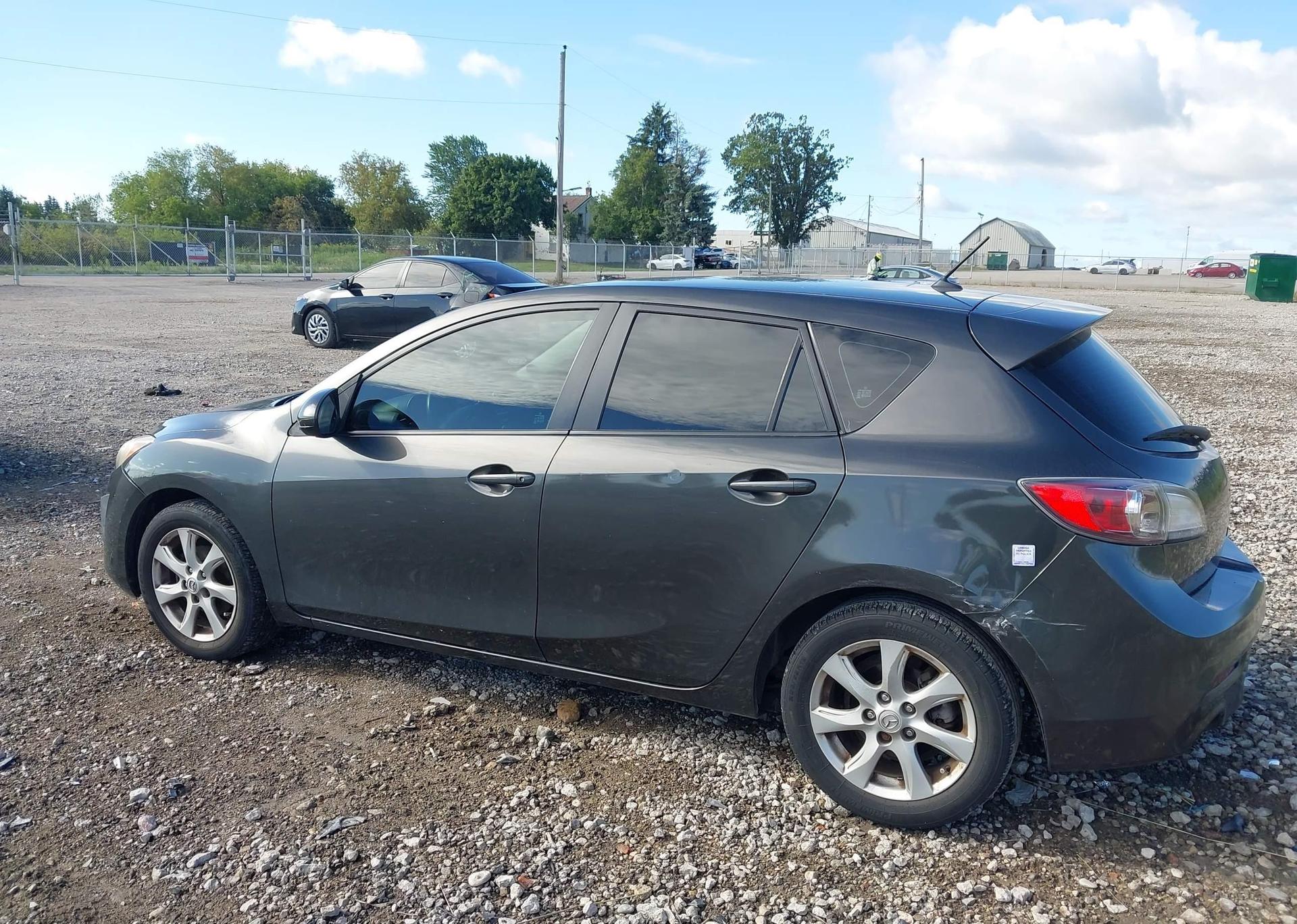 2011 MAZDA 3 I