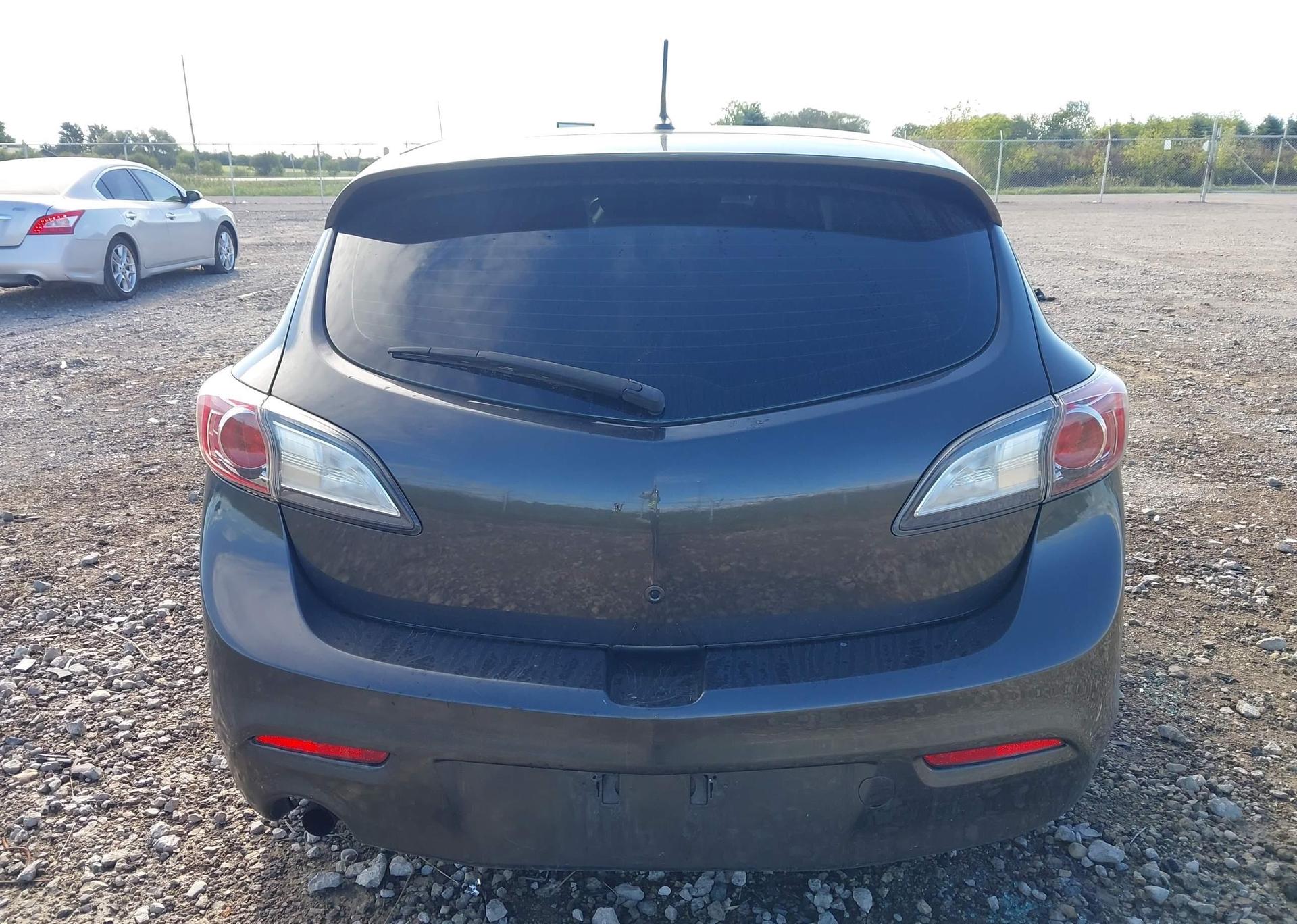2011 MAZDA 3 I