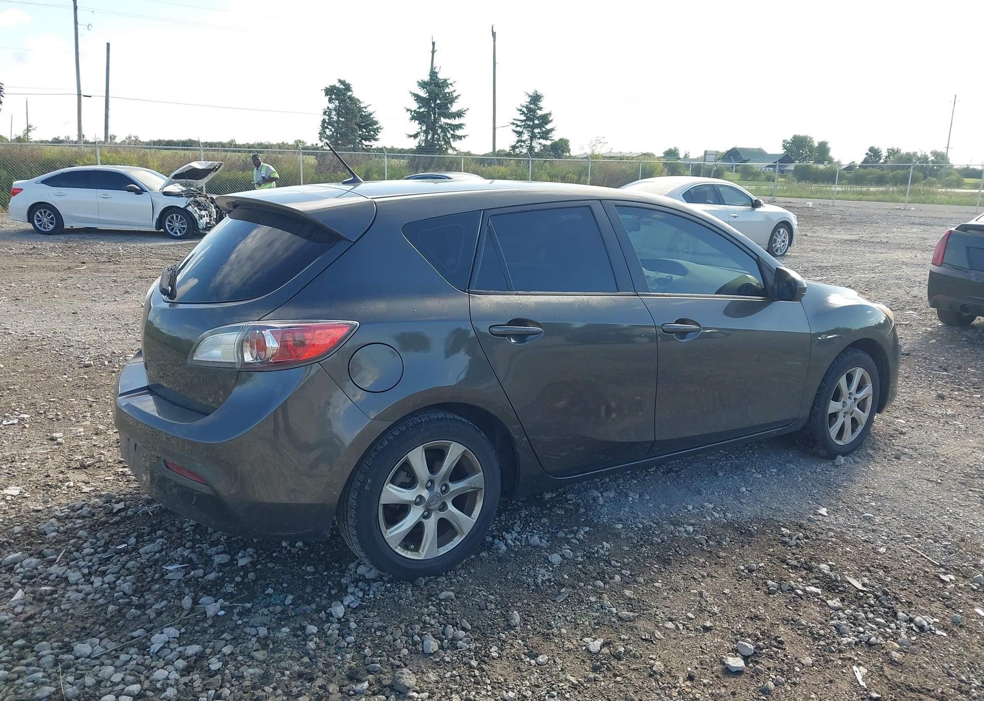 2011 MAZDA 3 I
