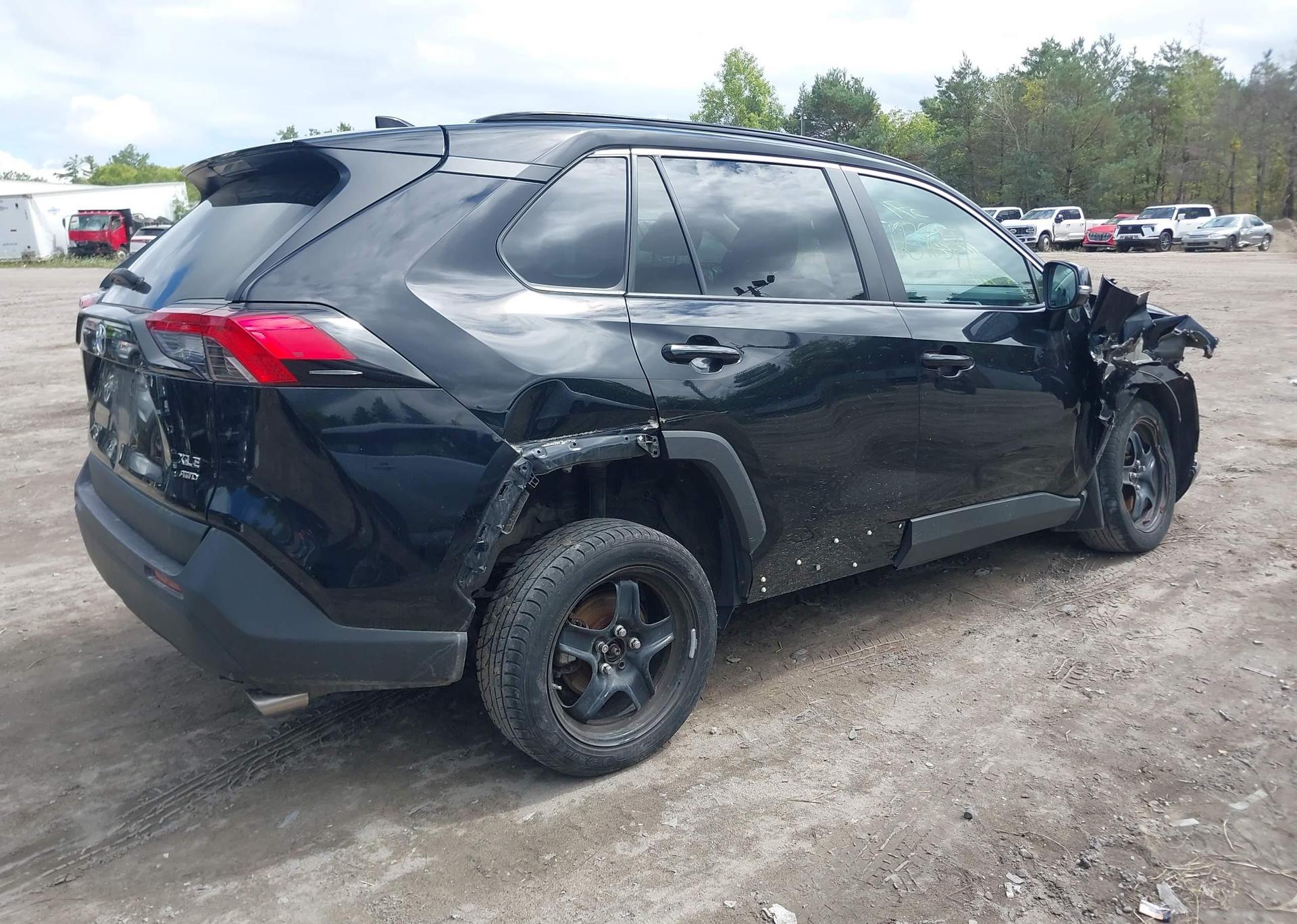 2021 TOYOTA RAV4 XLE