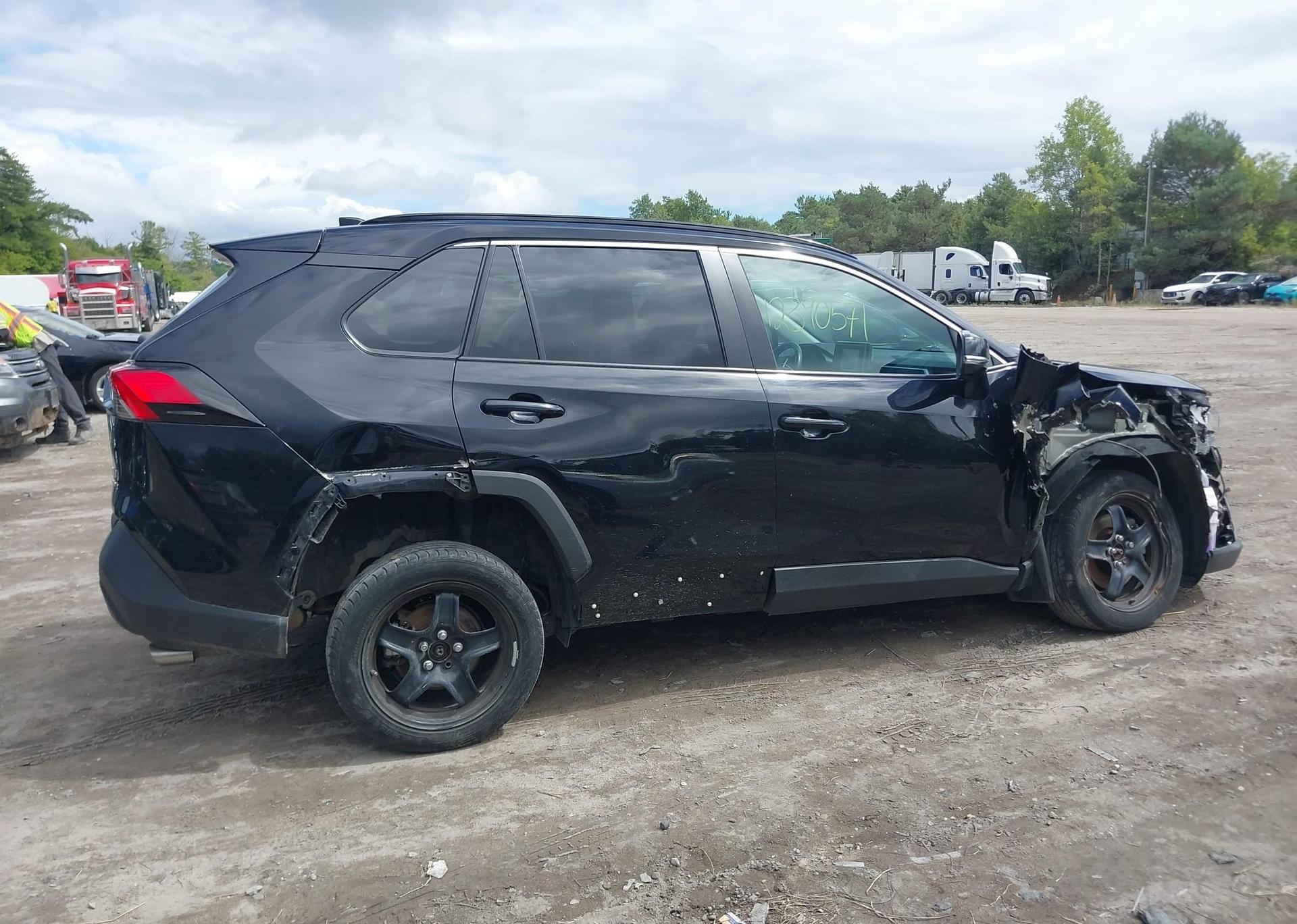 2021 TOYOTA RAV4 XLE