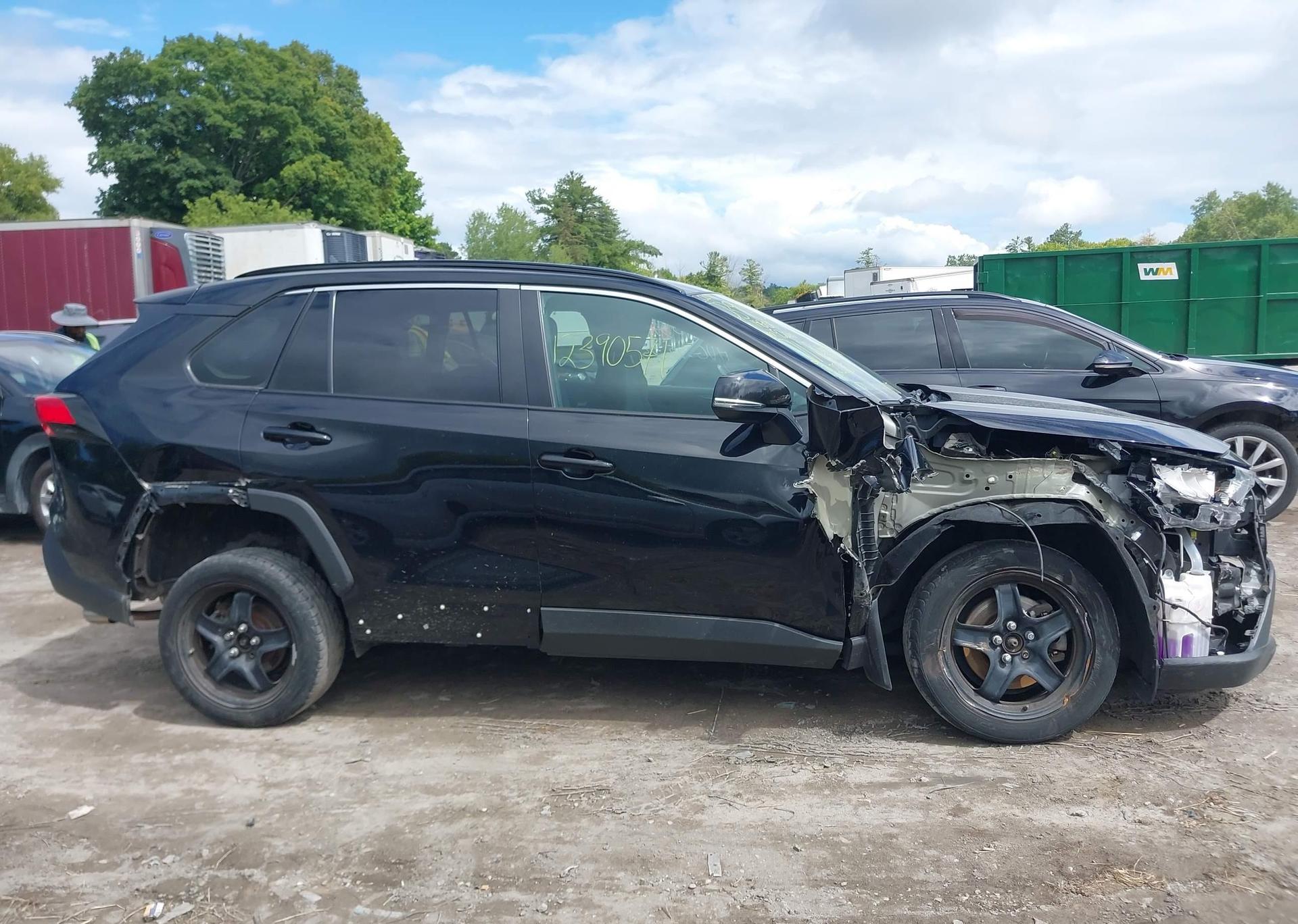 2021 TOYOTA RAV4 XLE
