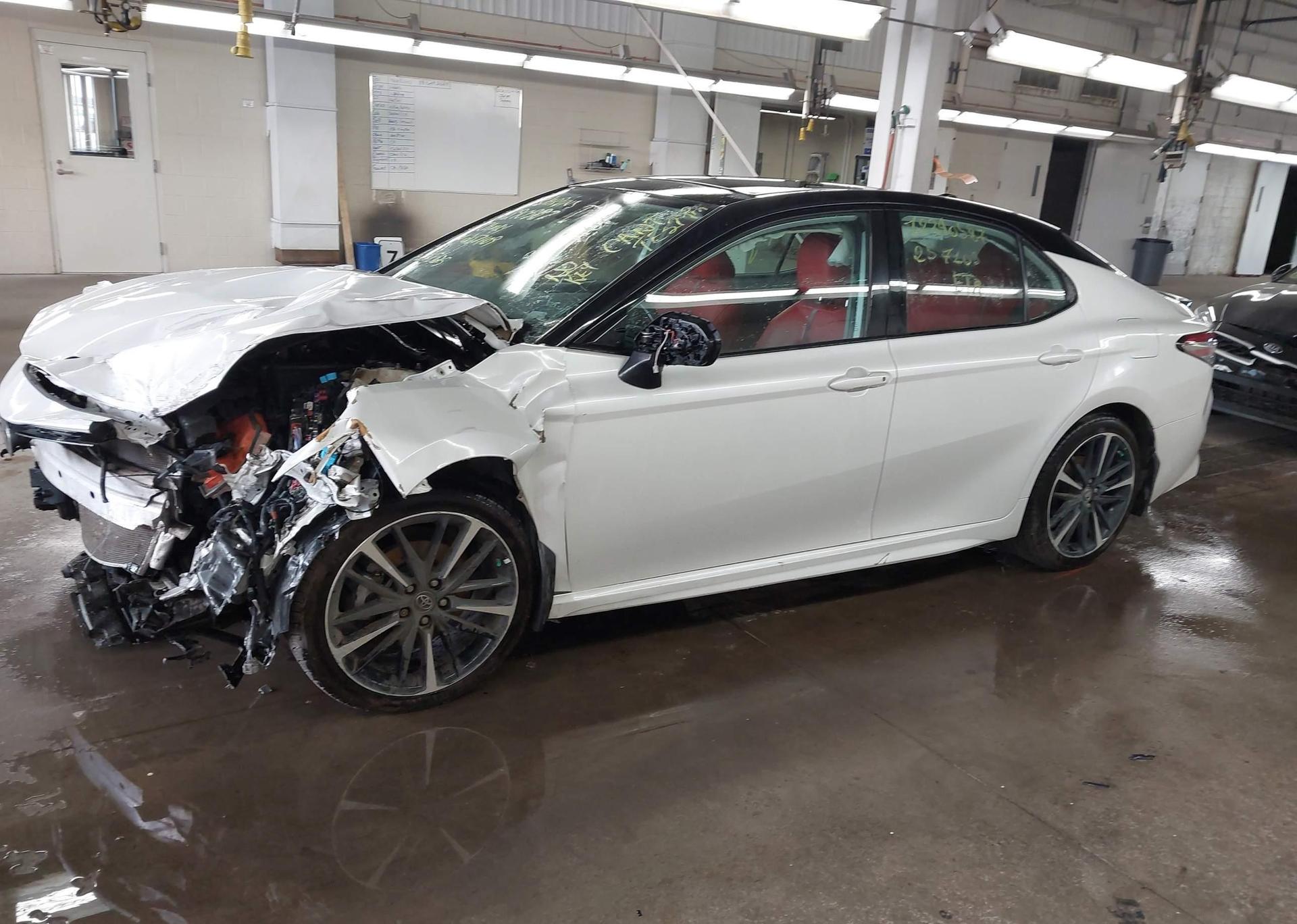2019 TOYOTA CAMRY XSE