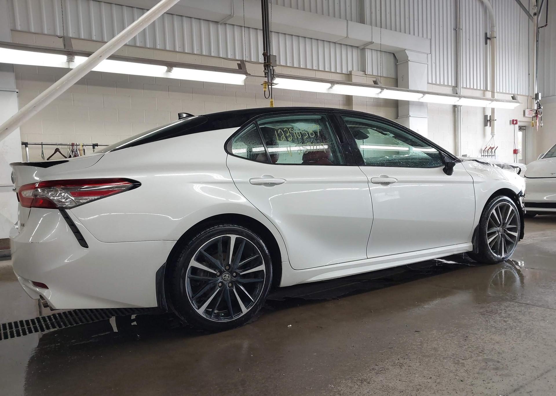 2019 TOYOTA CAMRY XSE