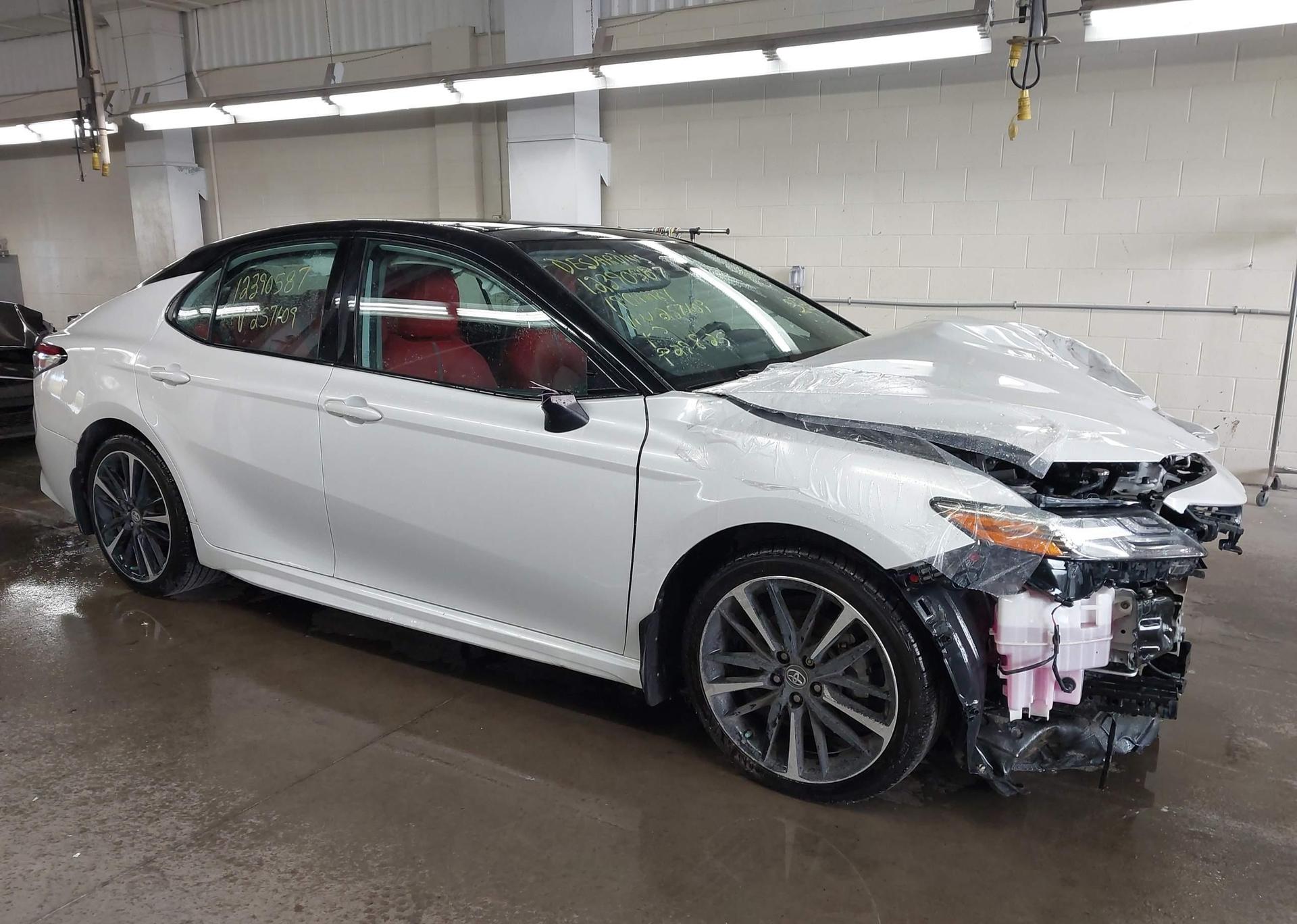 2019 TOYOTA CAMRY XSE