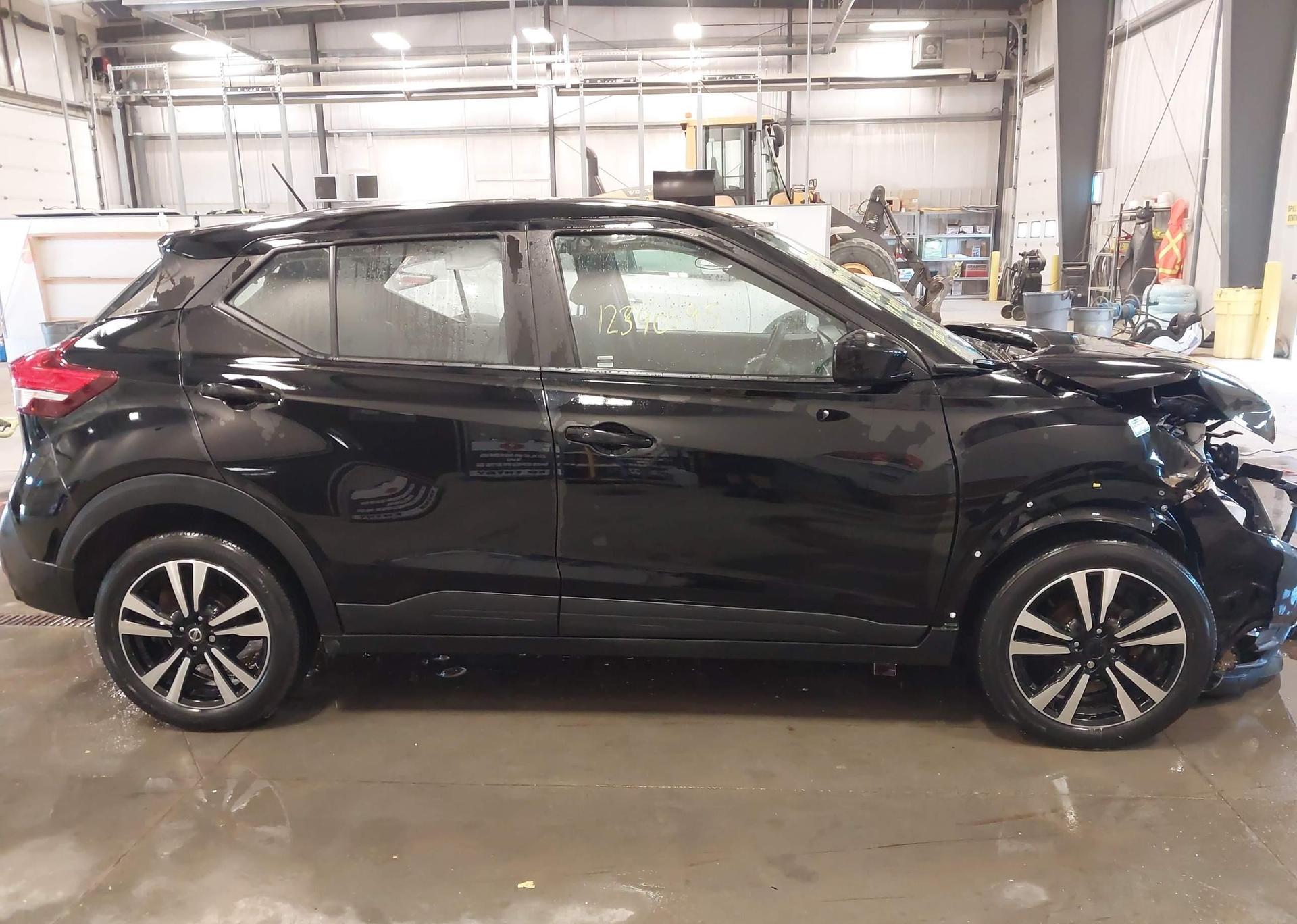 2019 NISSAN KICKS S