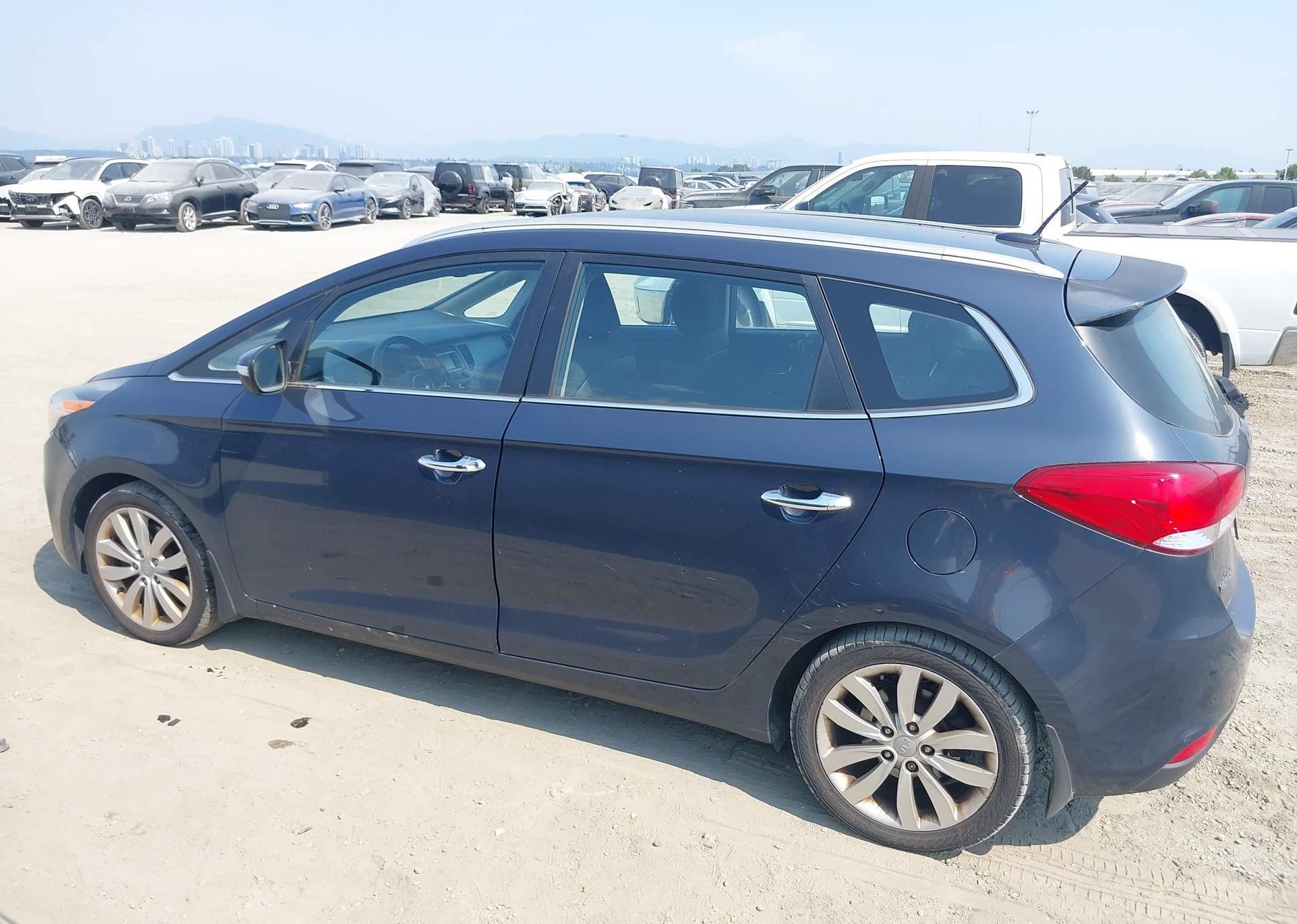 2015 KIA RONDO