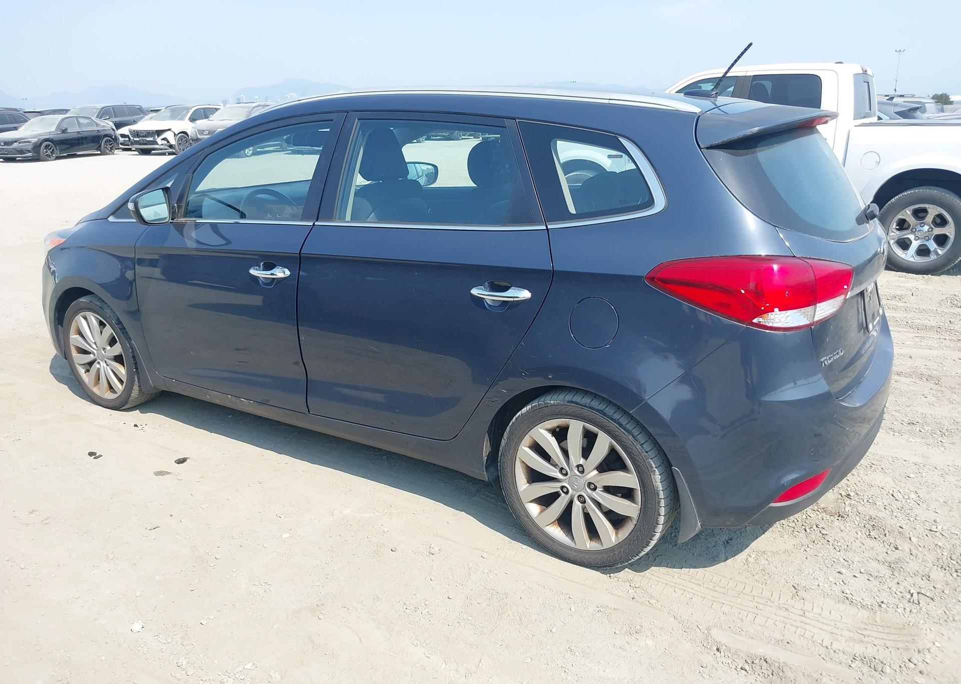 2015 KIA RONDO