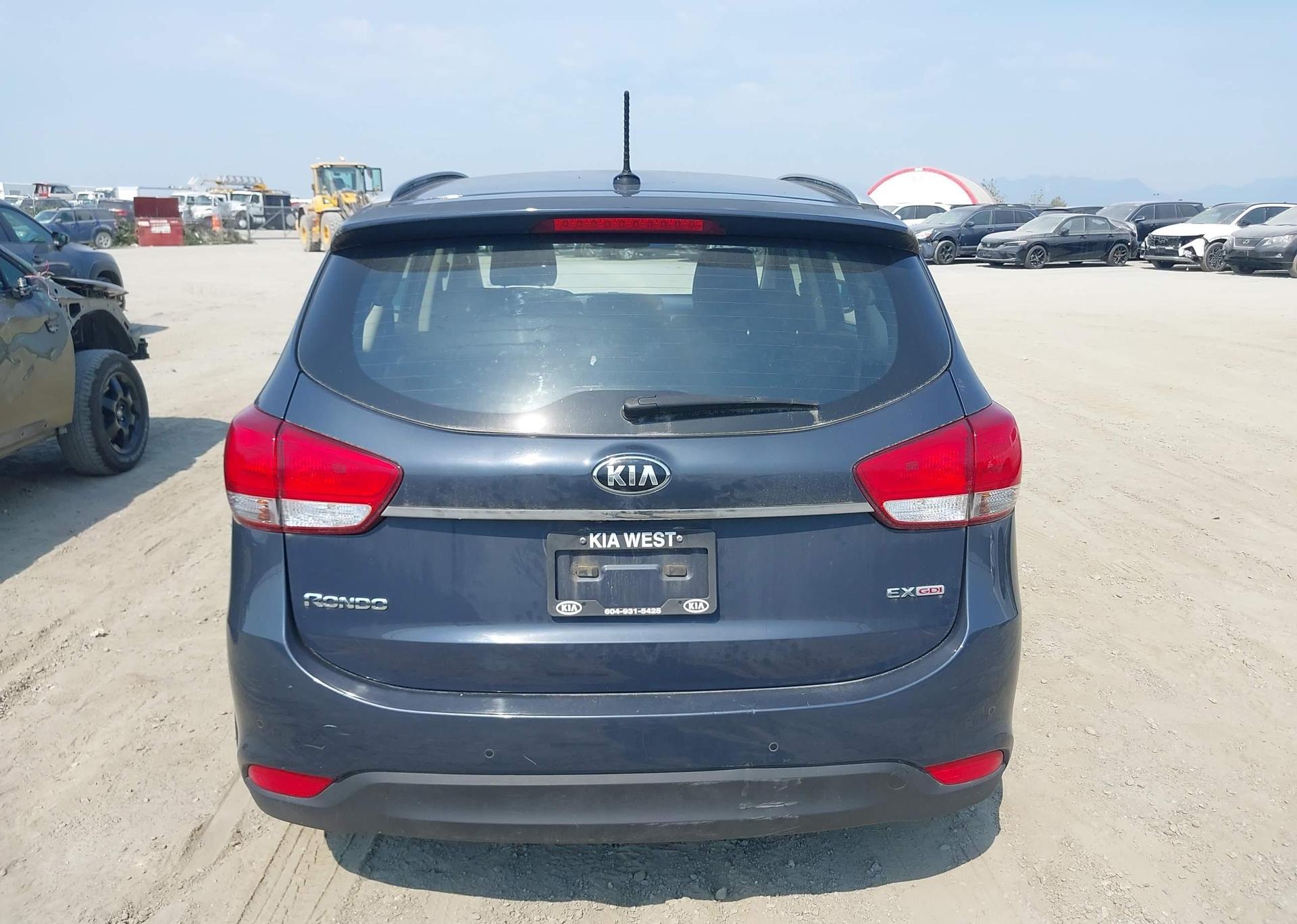 2015 KIA RONDO