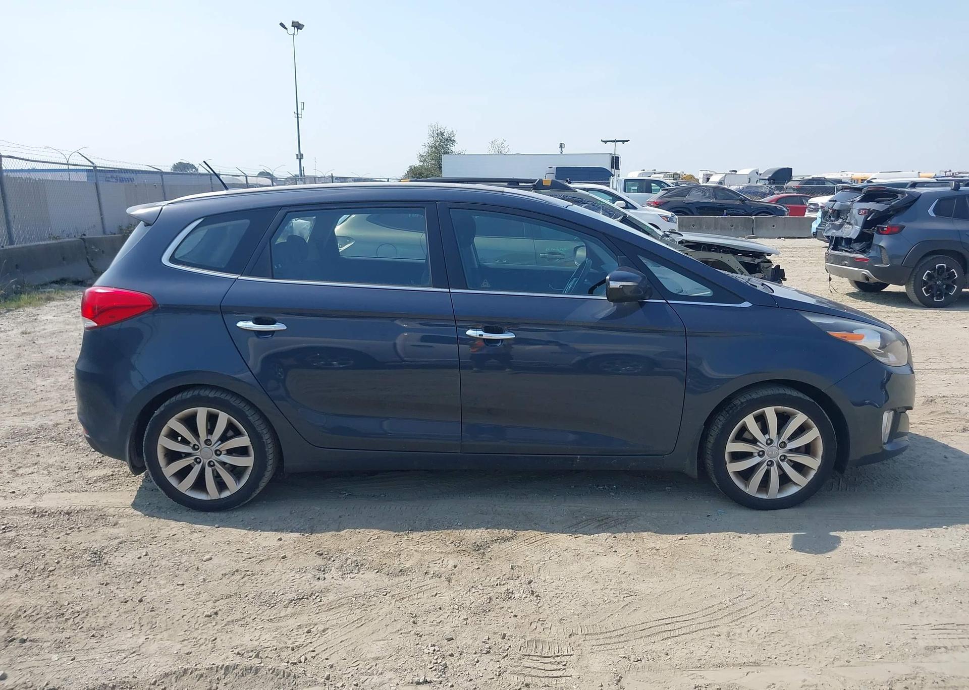 2015 KIA RONDO
