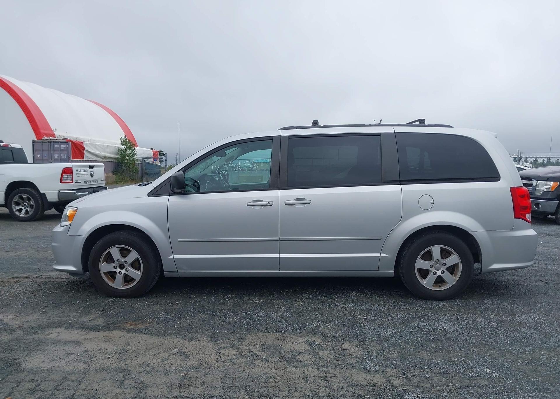 2011 DODGE GRAND CARAVAN SE