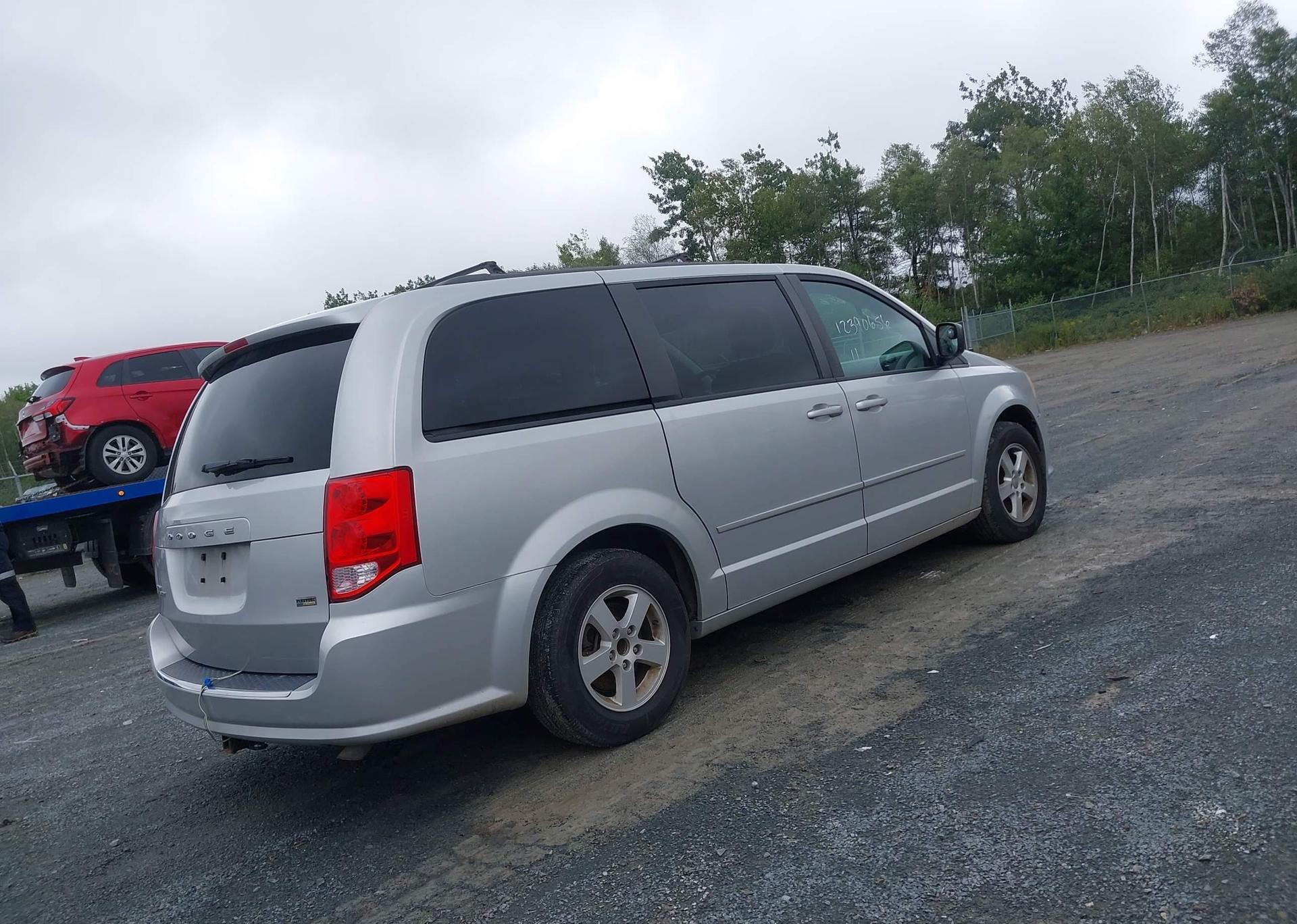 2011 DODGE GRAND CARAVAN SE