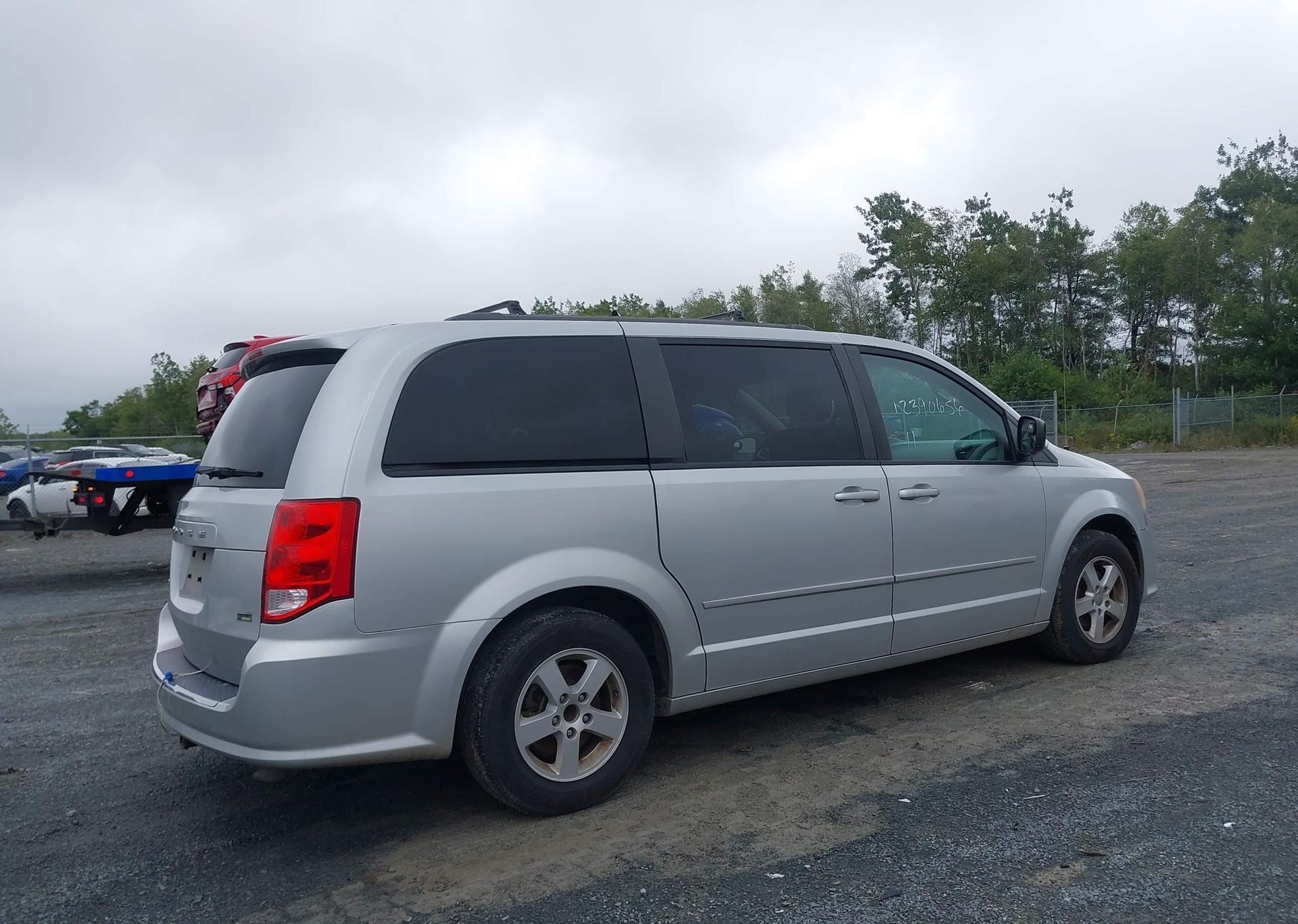 2011 DODGE GRAND CARAVAN SE