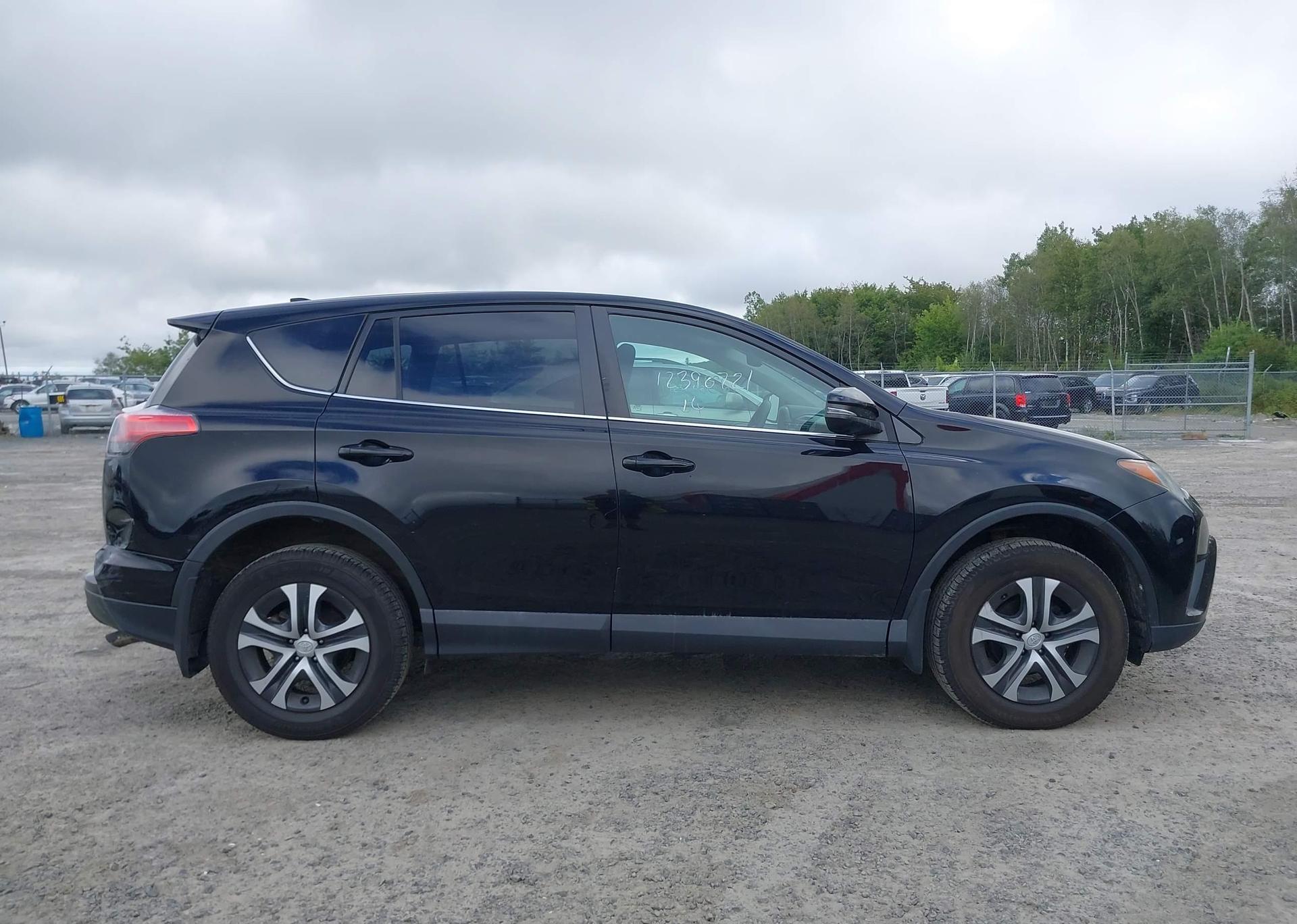 2016 TOYOTA RAV4 LE