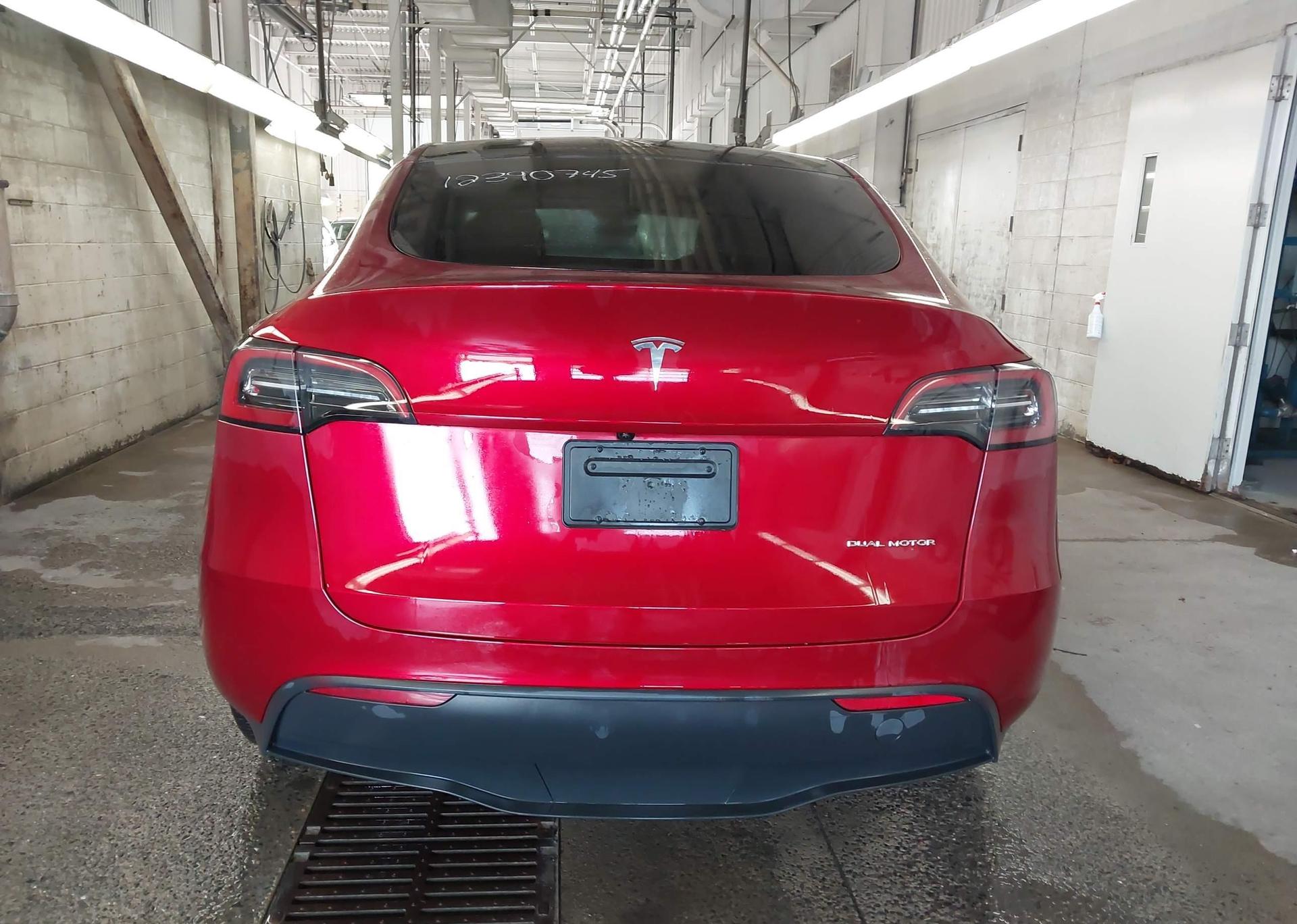 2024 TESLA MODEL Y