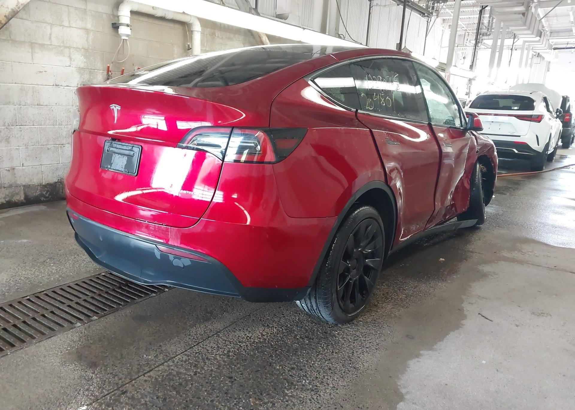 2024 TESLA MODEL Y