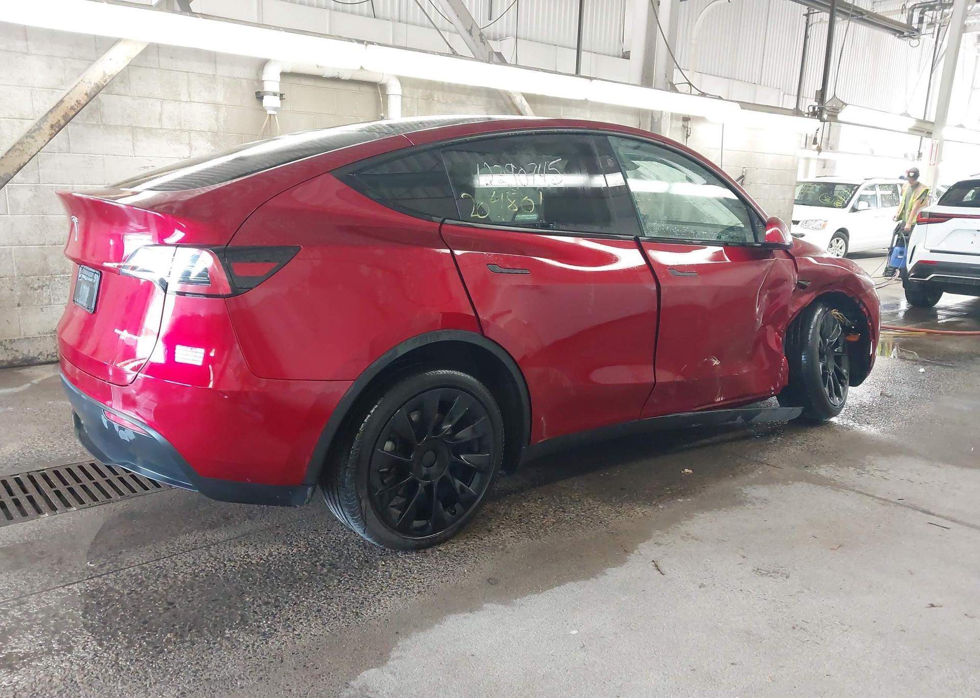 2024 TESLA MODEL Y