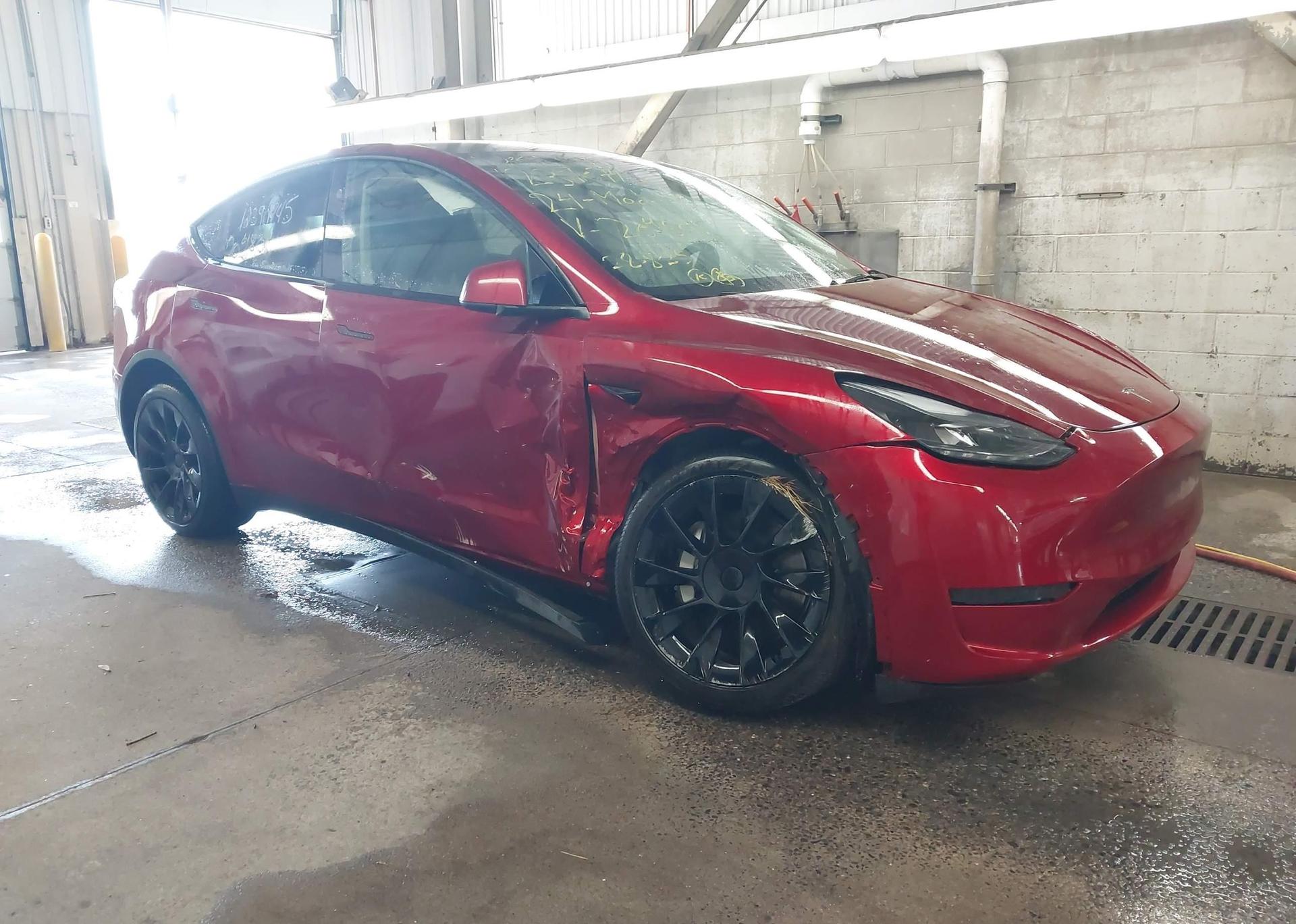 2024 TESLA MODEL Y