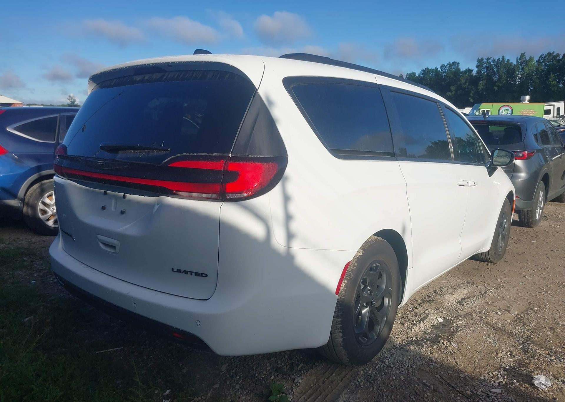 2025 CHRYSLER PACIFICA LIMITED