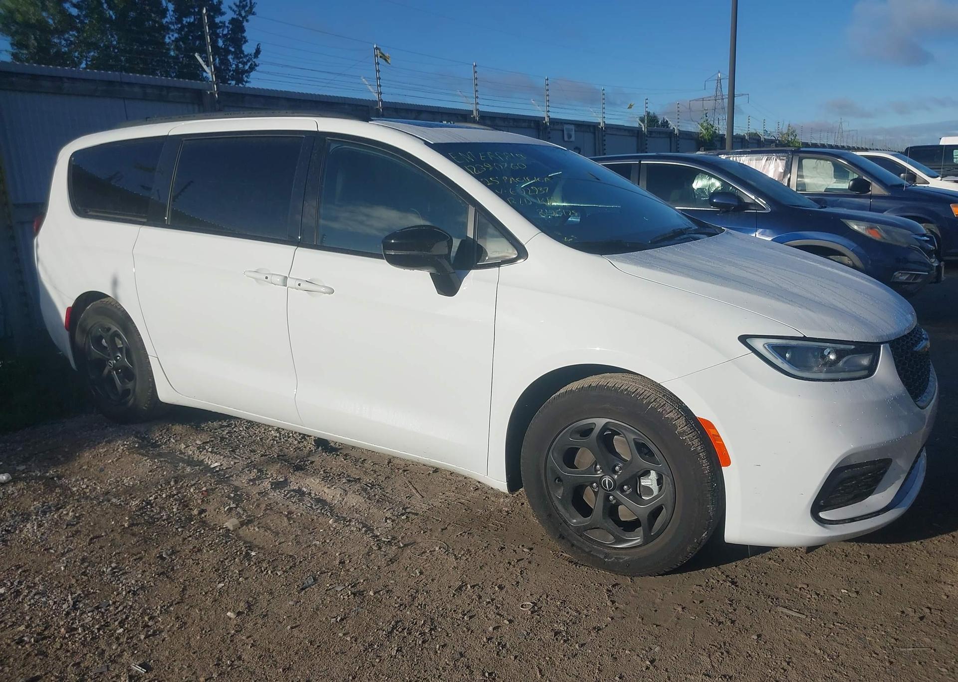 2025 CHRYSLER PACIFICA LIMITED