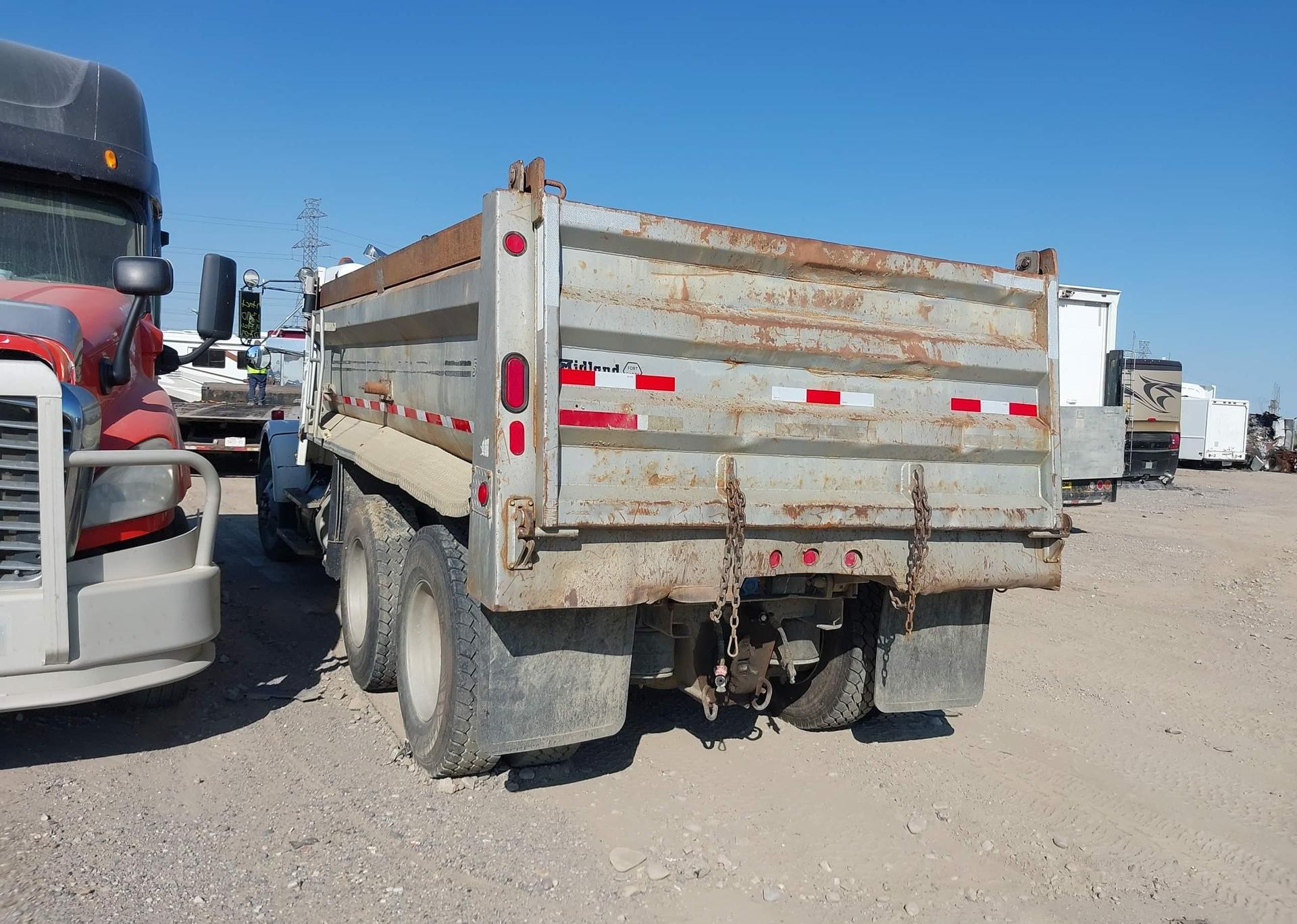1999 FREIGHTLINER CONVENTIONAL FLD120