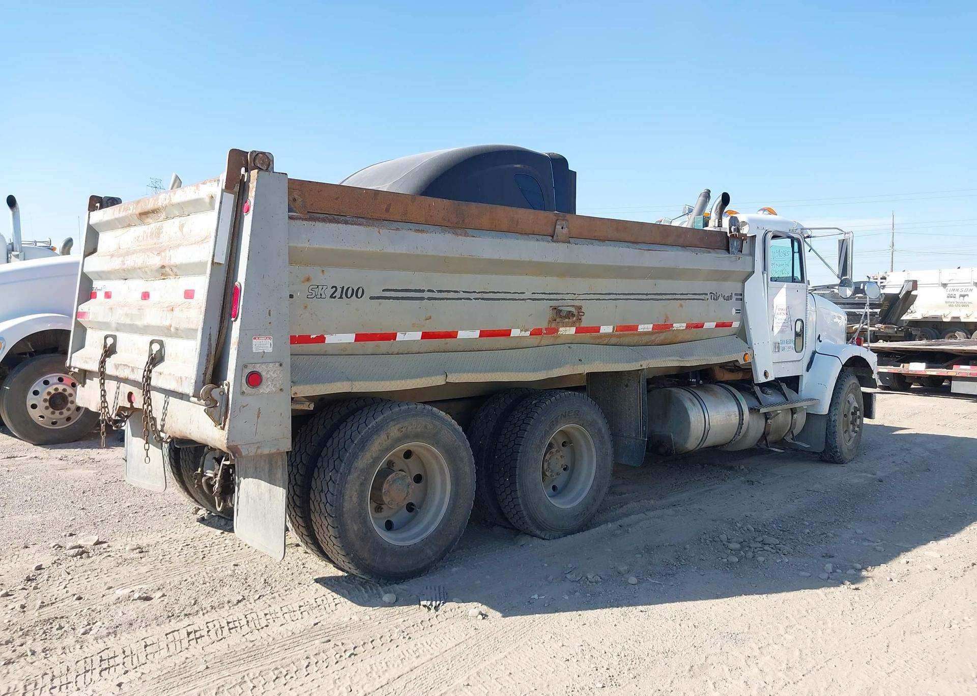 1999 FREIGHTLINER CONVENTIONAL FLD120