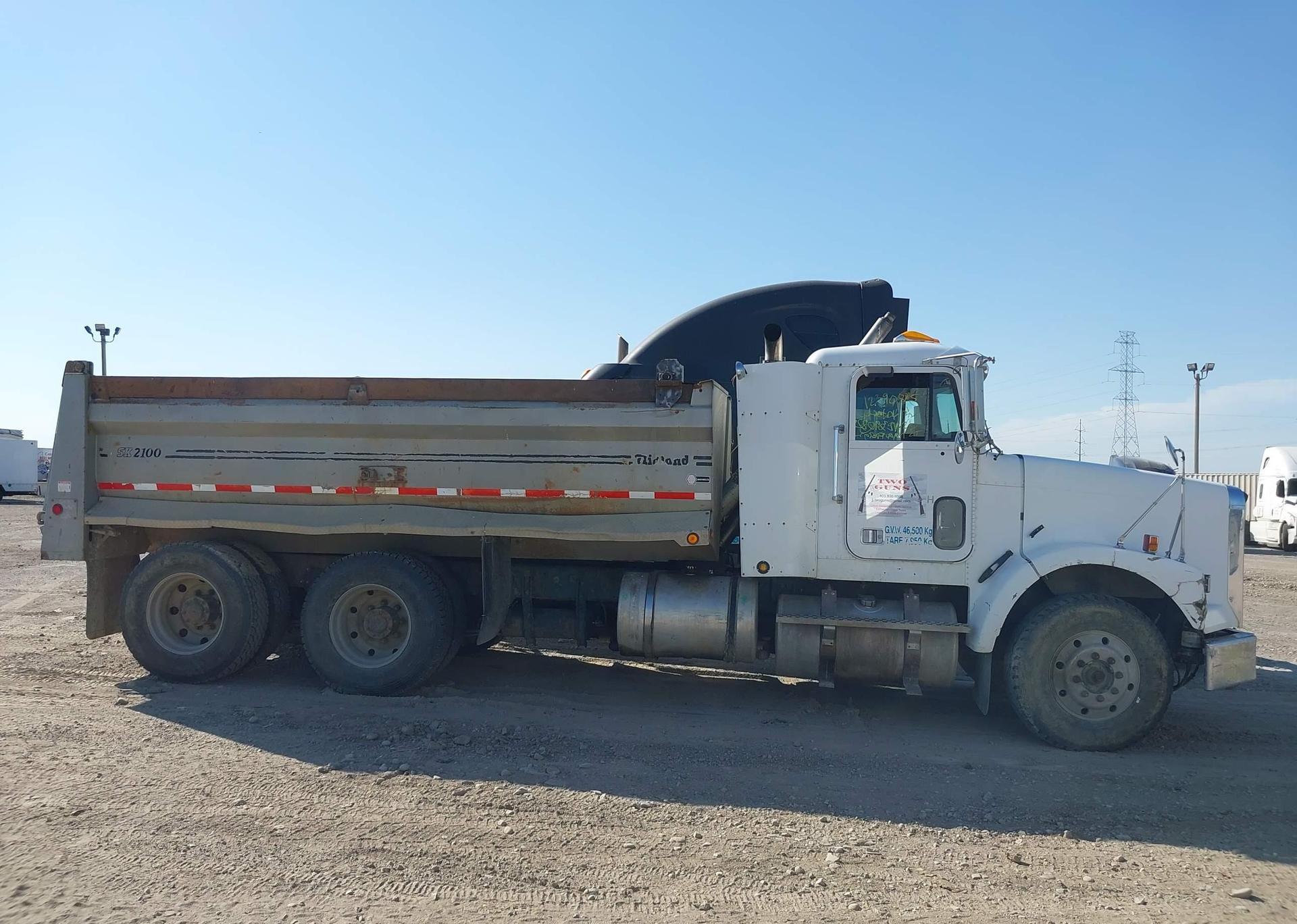 1999 FREIGHTLINER CONVENTIONAL FLD120