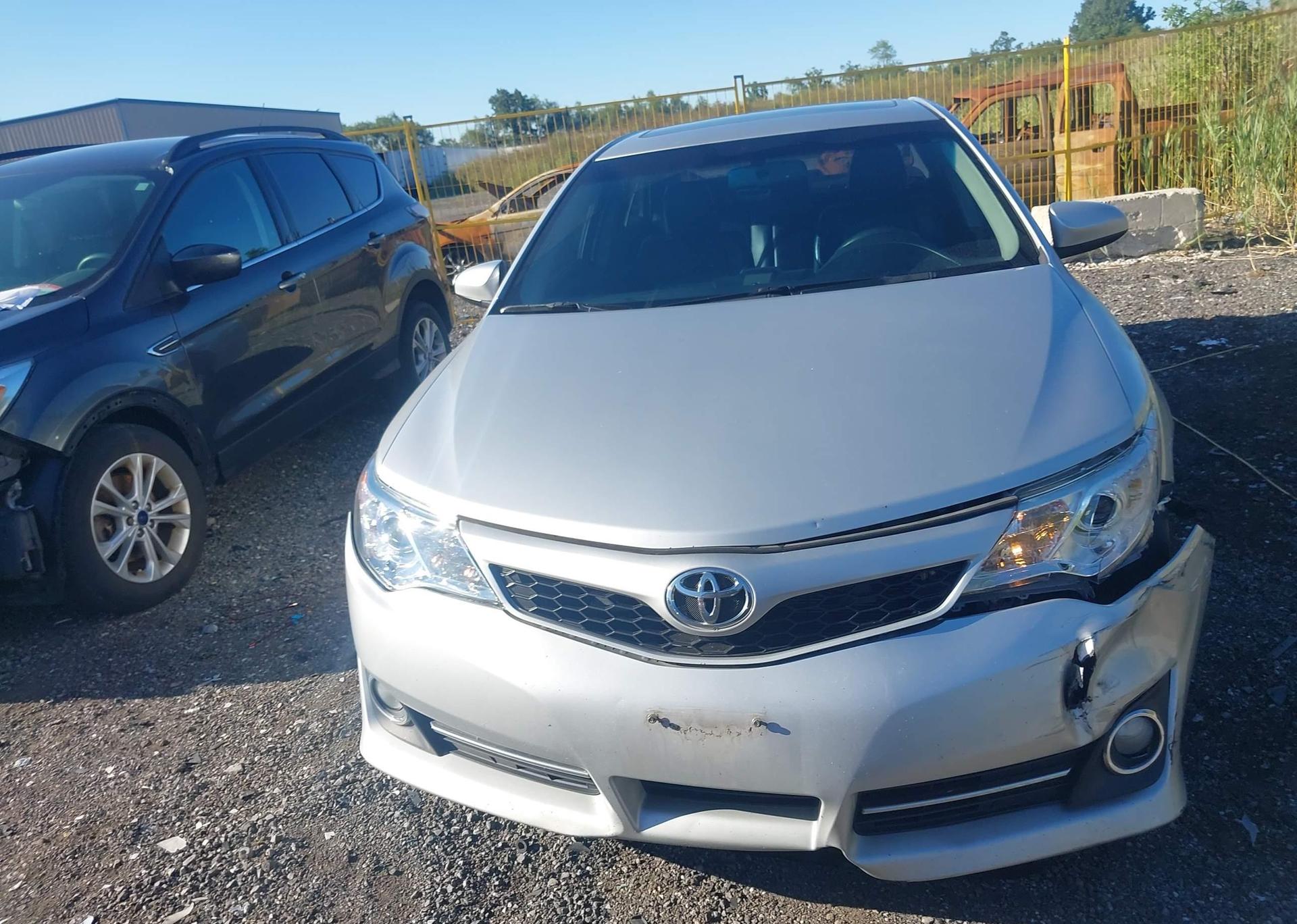 2012 TOYOTA CAMRY SE