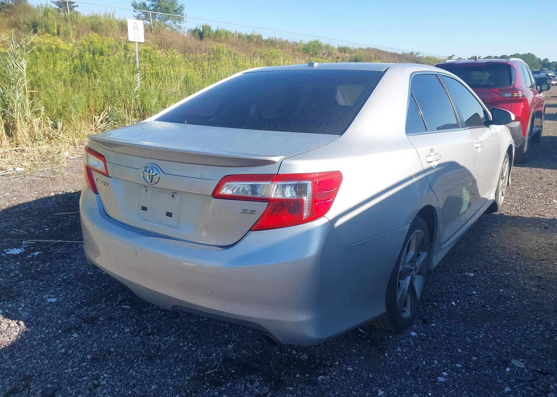 2012 TOYOTA CAMRY SE