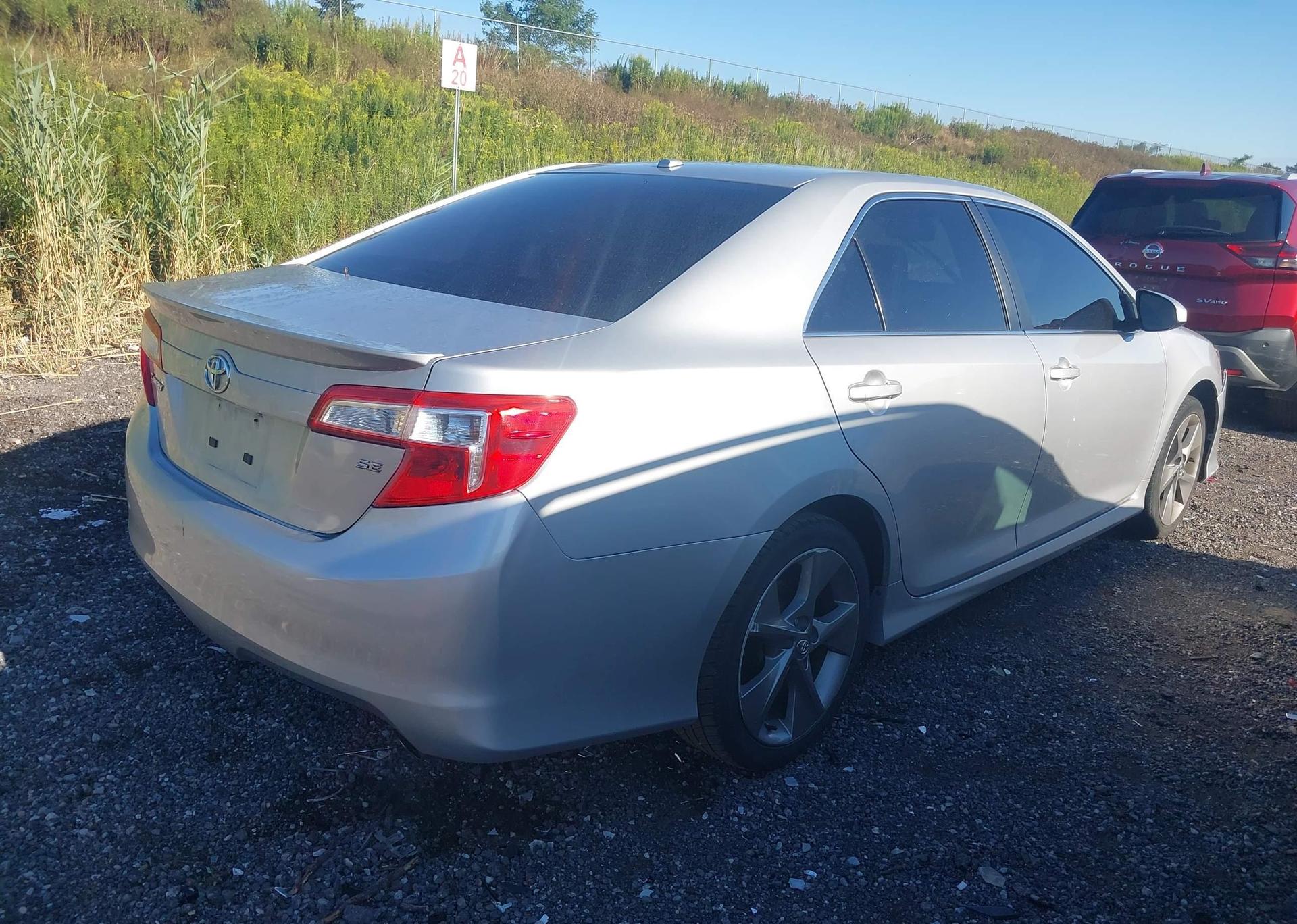 2012 TOYOTA CAMRY SE