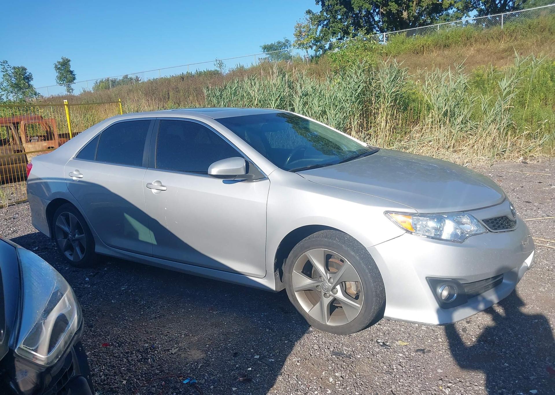 2012 TOYOTA CAMRY SE