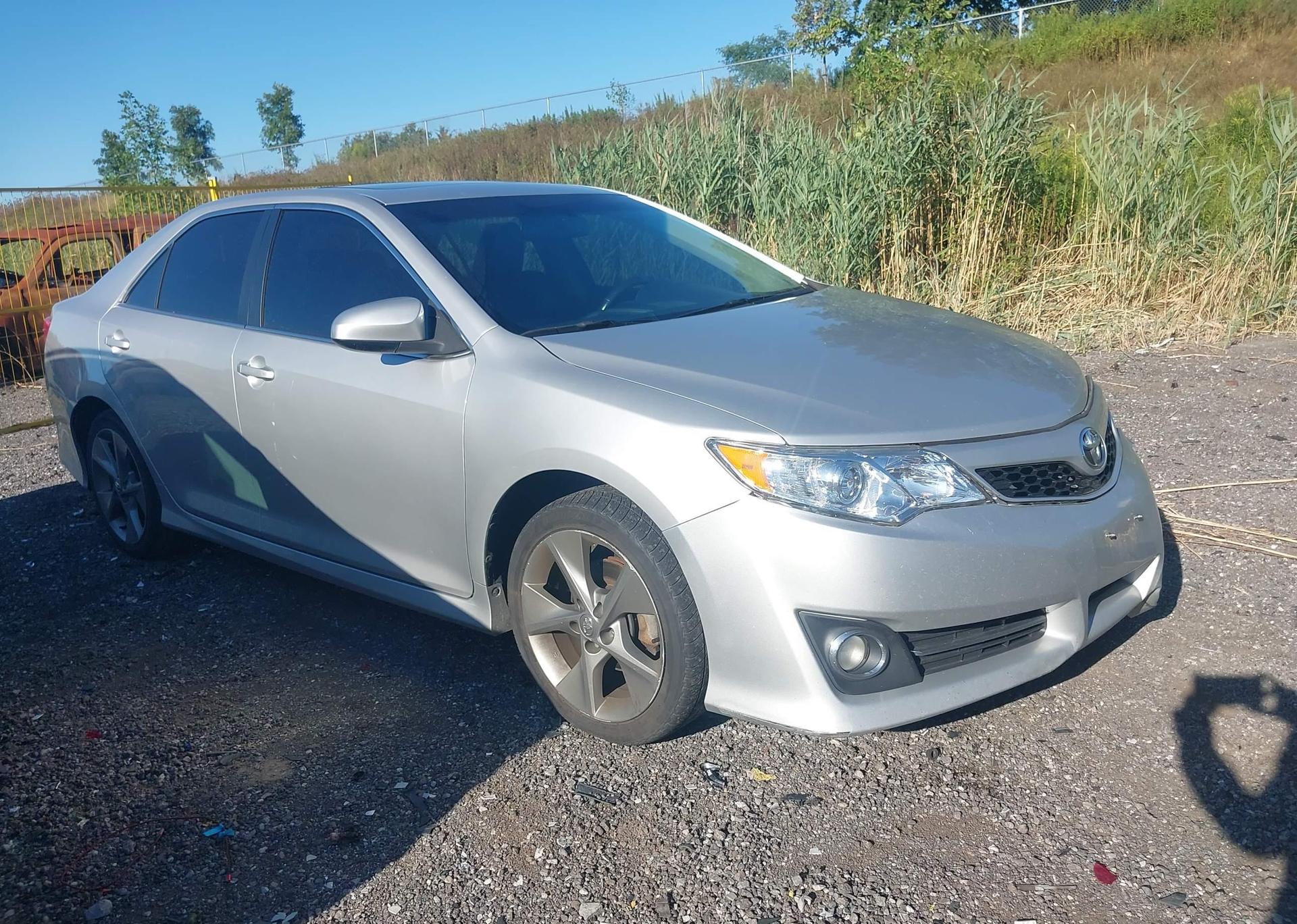 2012 TOYOTA CAMRY SE