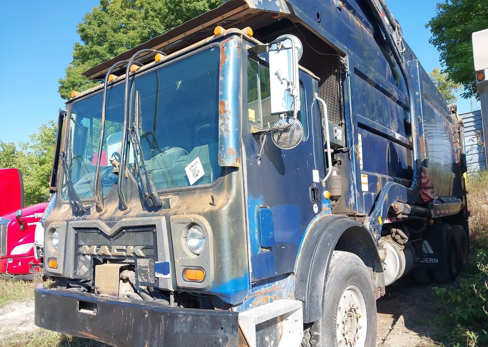 2012 MACK 600 MRU600