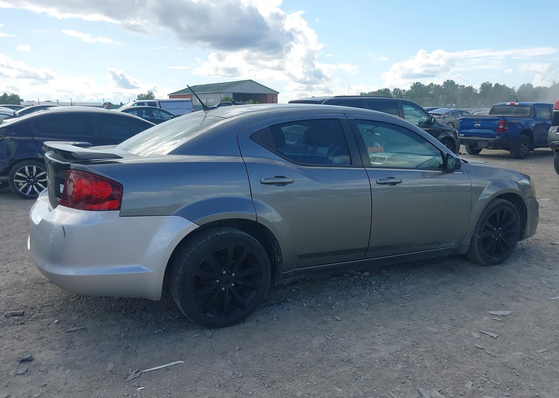 2013 DODGE AVENGER SE