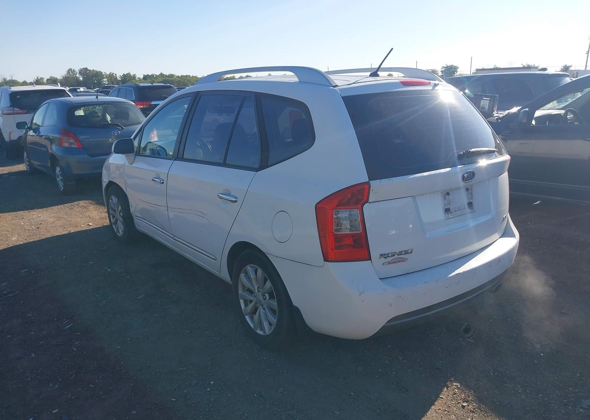 2011 KIA RONDO EX