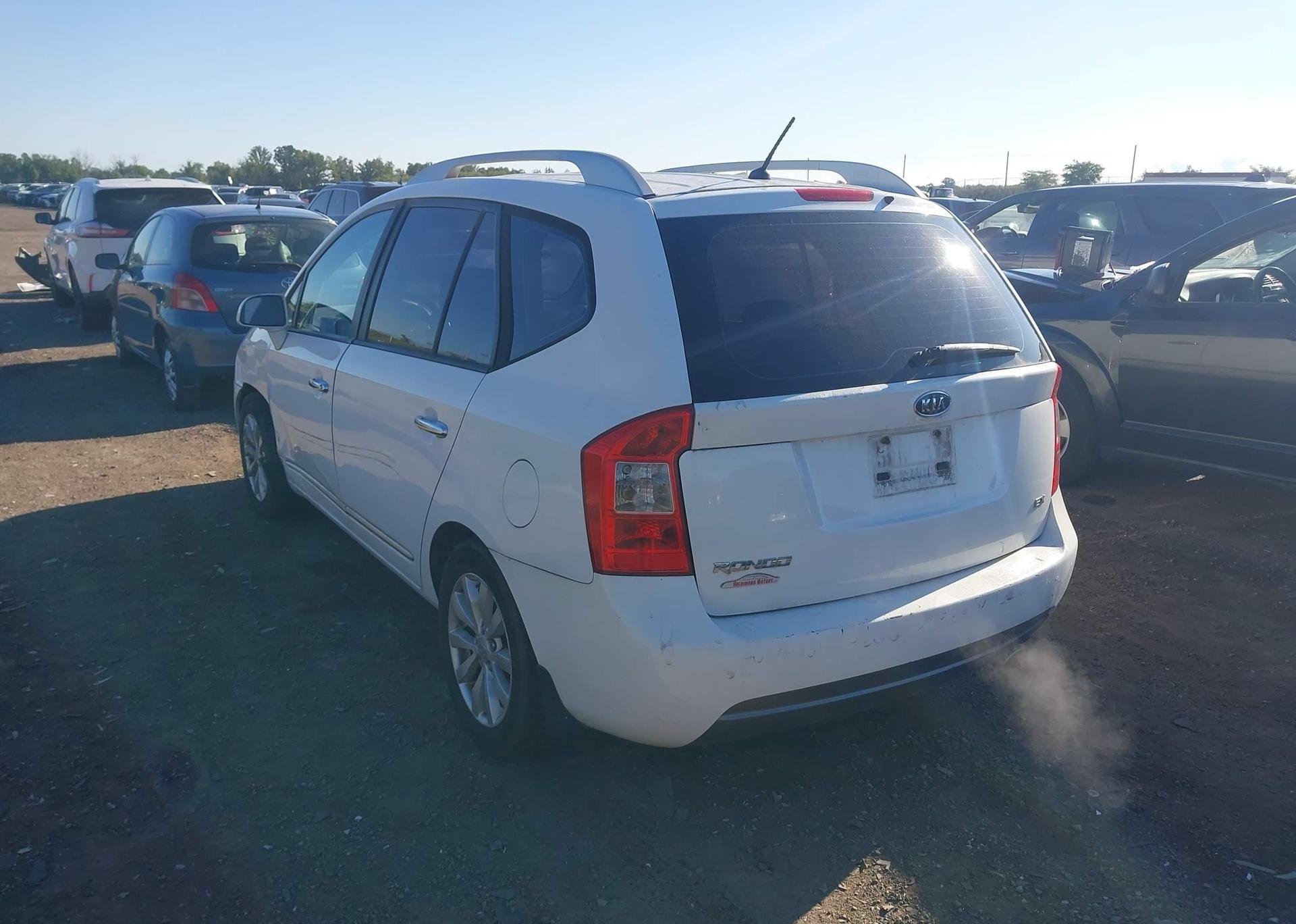 2011 KIA RONDO EX