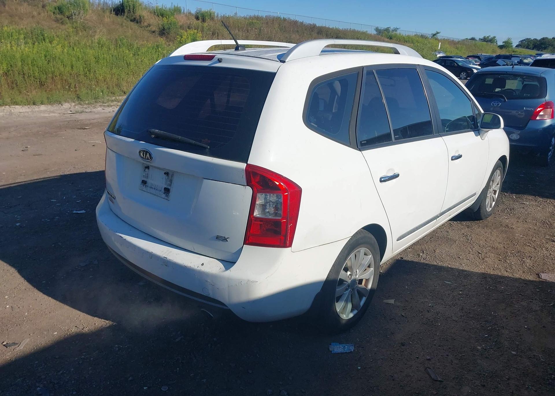 2011 KIA RONDO EX