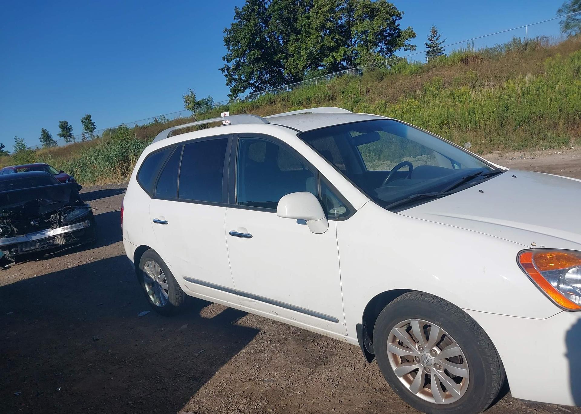 2011 KIA RONDO EX