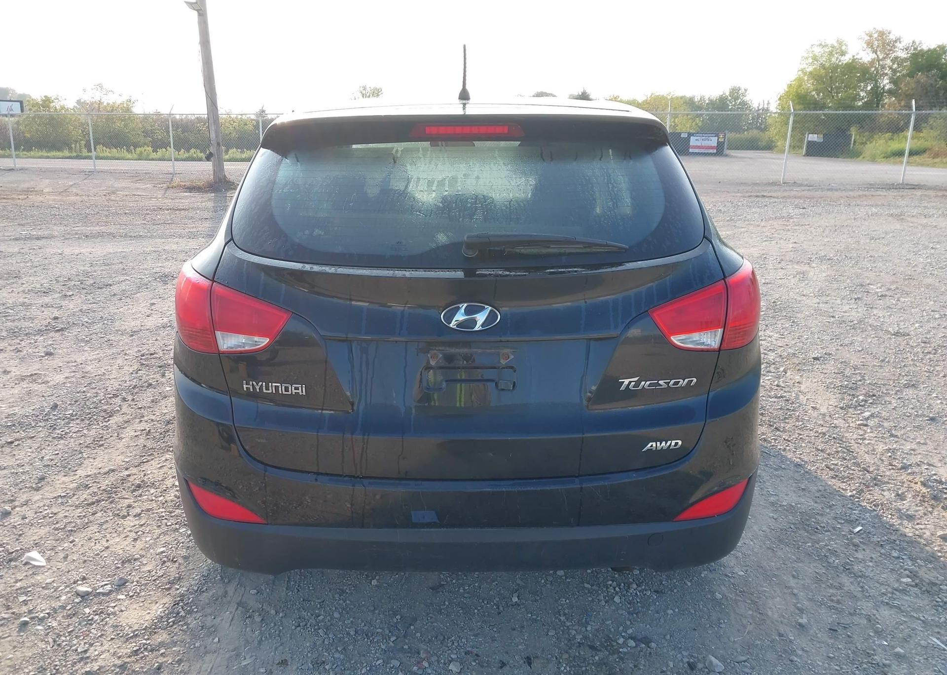 2011 HYUNDAI TUCSON
