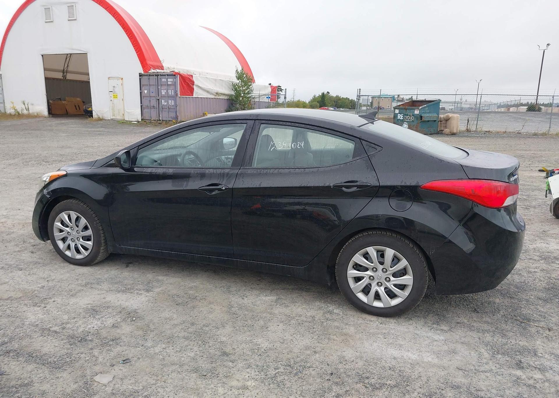 2013 HYUNDAI ELANTRA GL