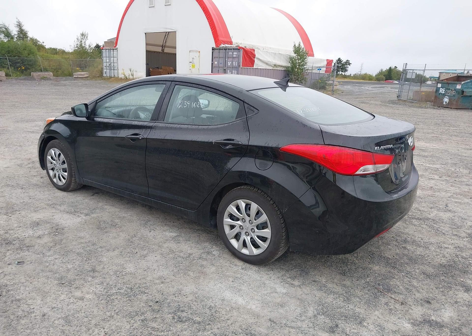 2013 HYUNDAI ELANTRA GL