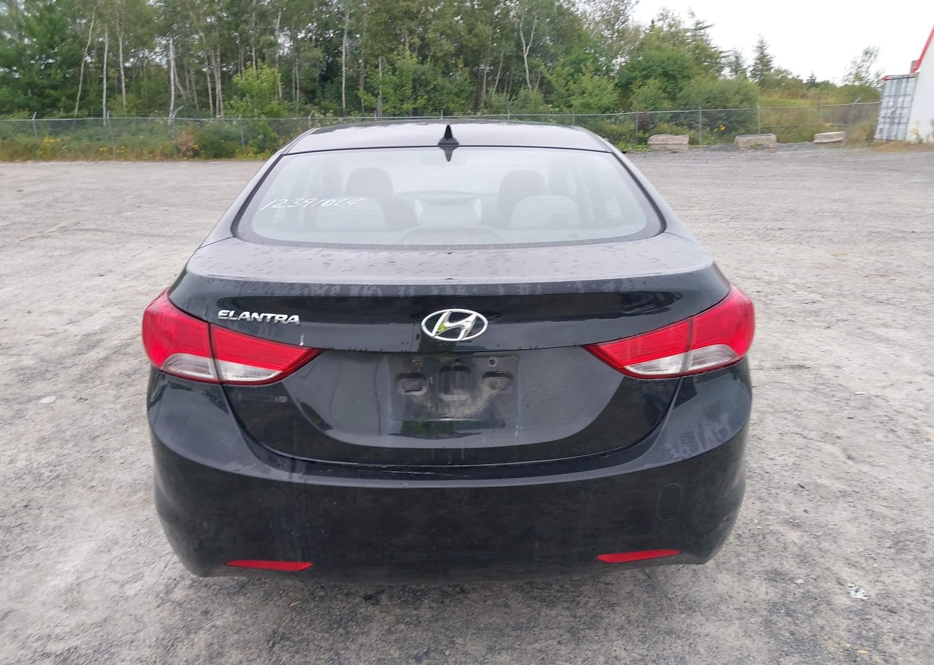 2013 HYUNDAI ELANTRA GL