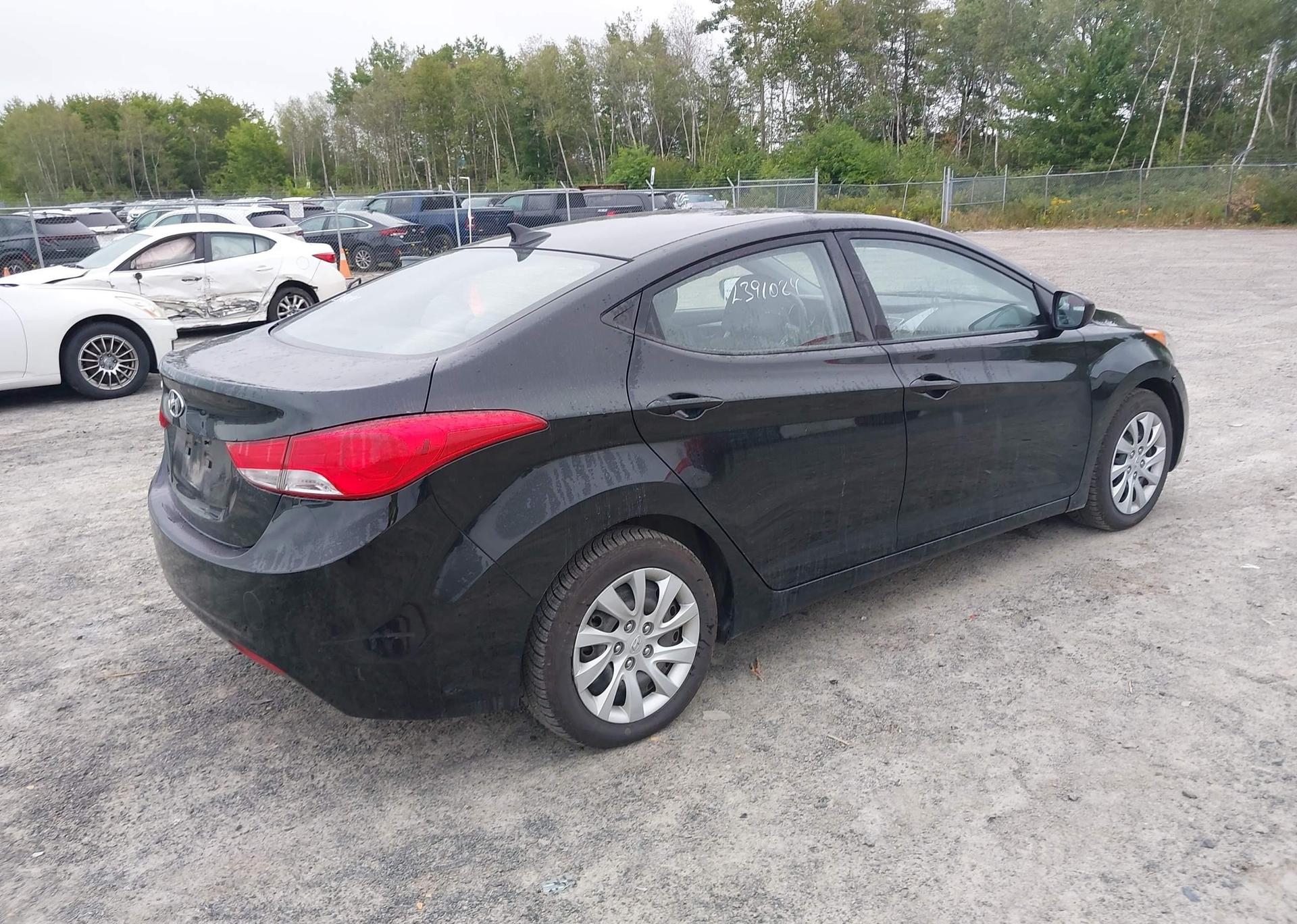 2013 HYUNDAI ELANTRA GL