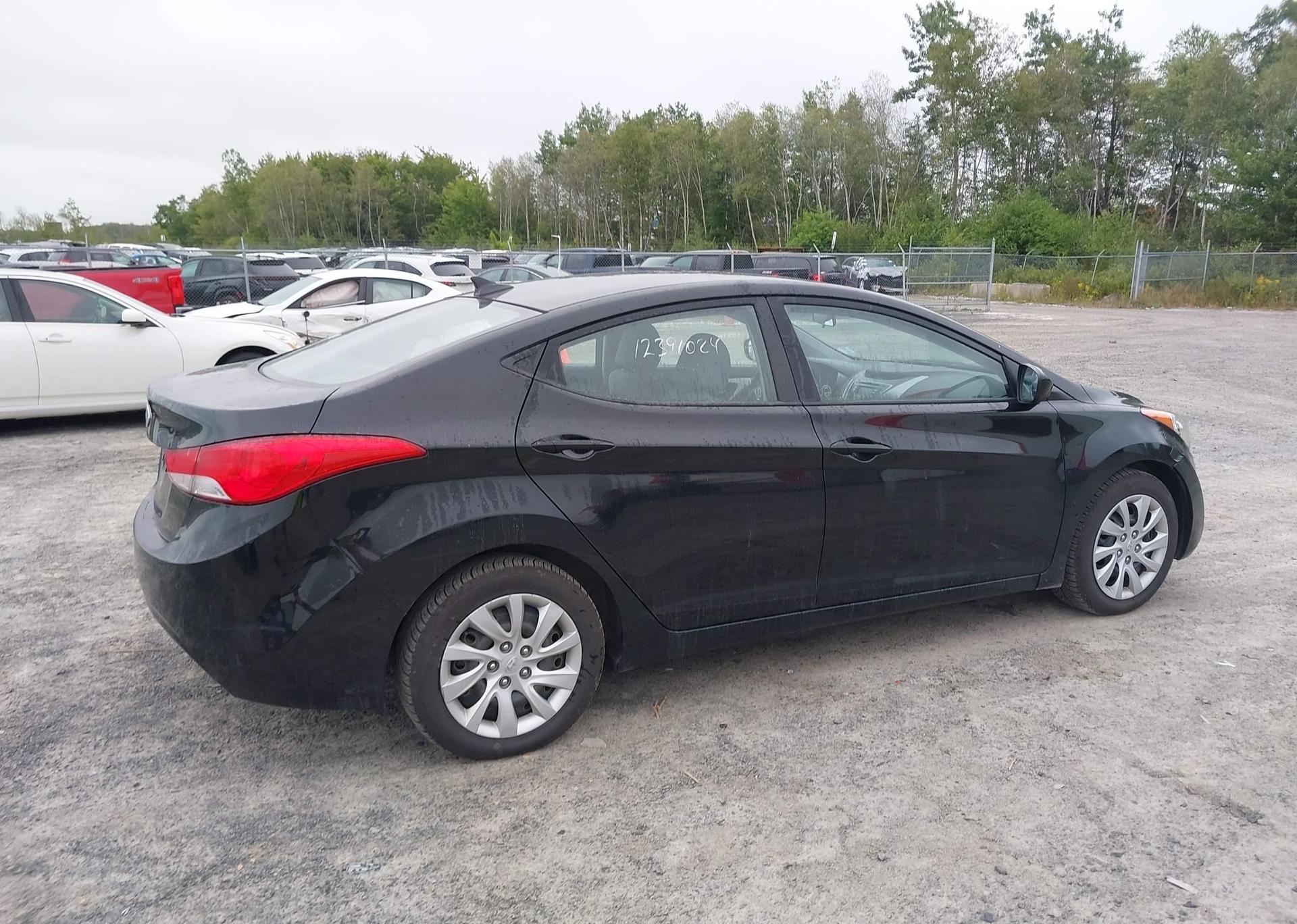 2013 HYUNDAI ELANTRA GL
